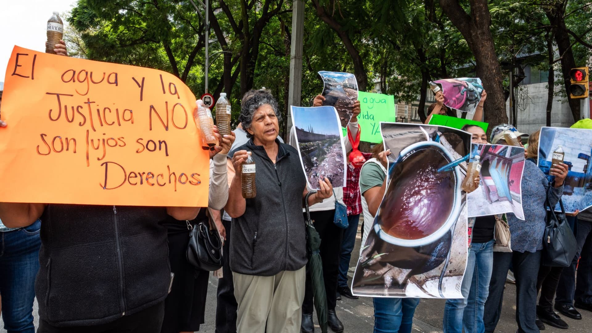 Protesta en el Ángel de la Independencia.