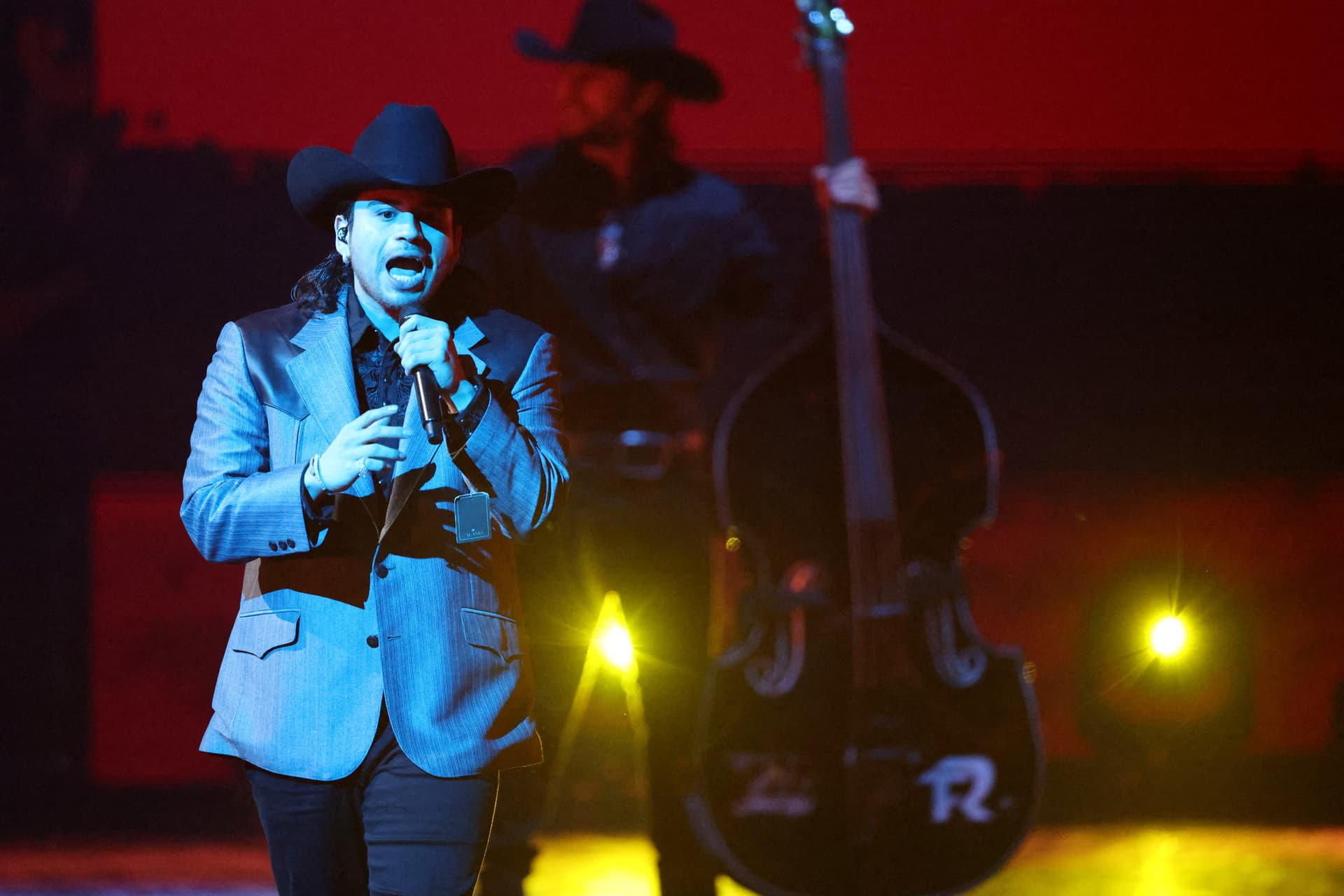Jesús Ortíz Paz de Fuerza Regida cantando