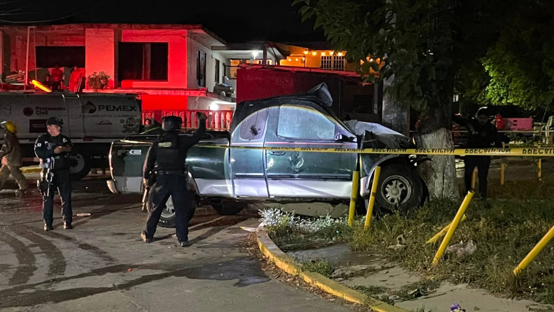 Hombre Muere al Chocar su Camioneta contra Poste del C4 en Veracruz