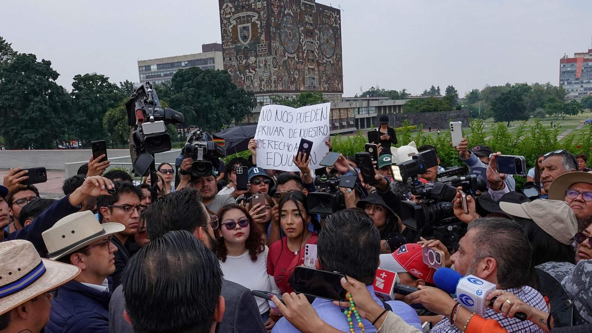 Aspirantes Seleccionados de la UNAM Convocan a Marcha Contra Examen de Control