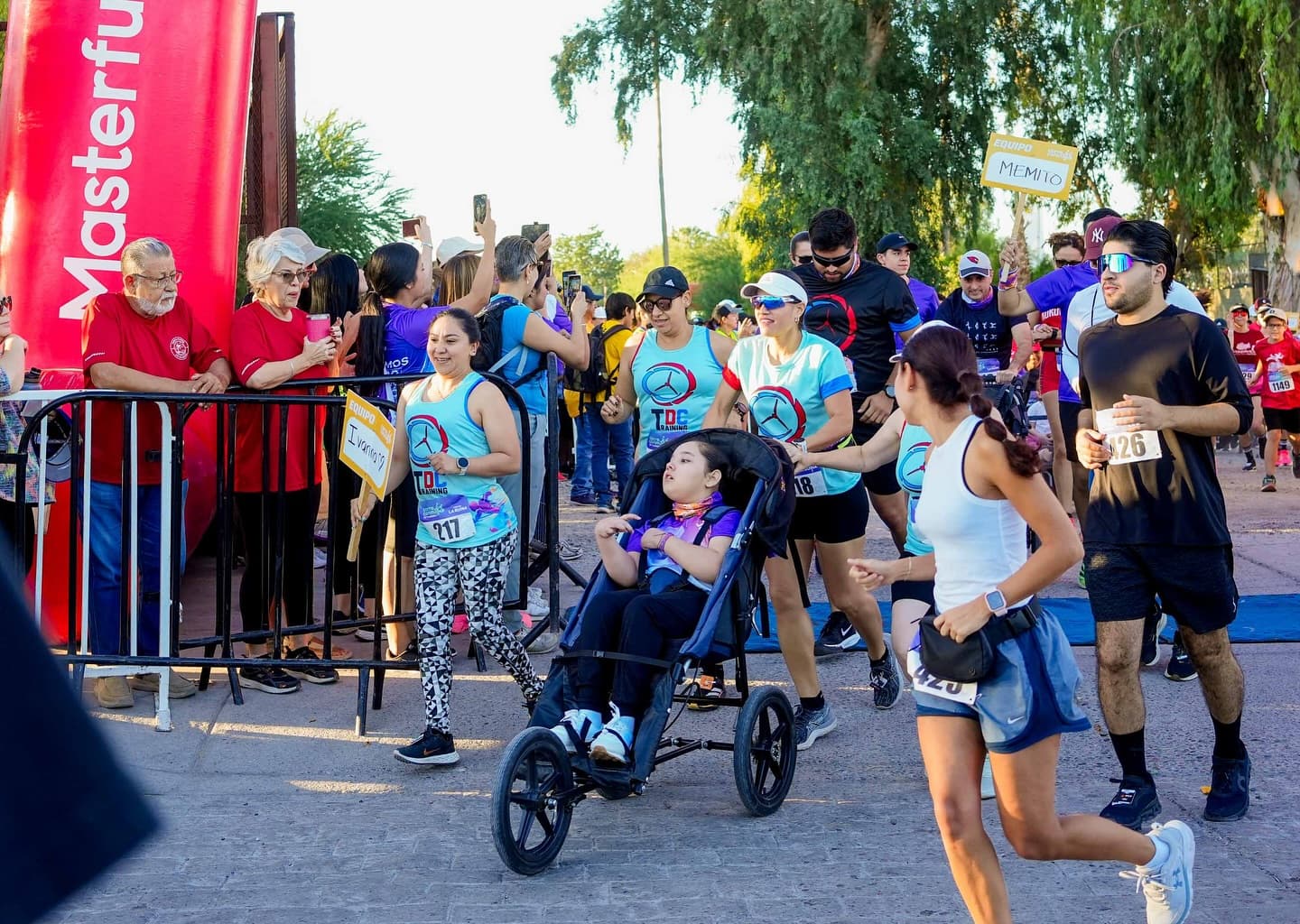 a modalidad de carriolas adaptadas permite a equipos de corredores conectarse un día antes con las personas con discapacidad a las que acompañarán