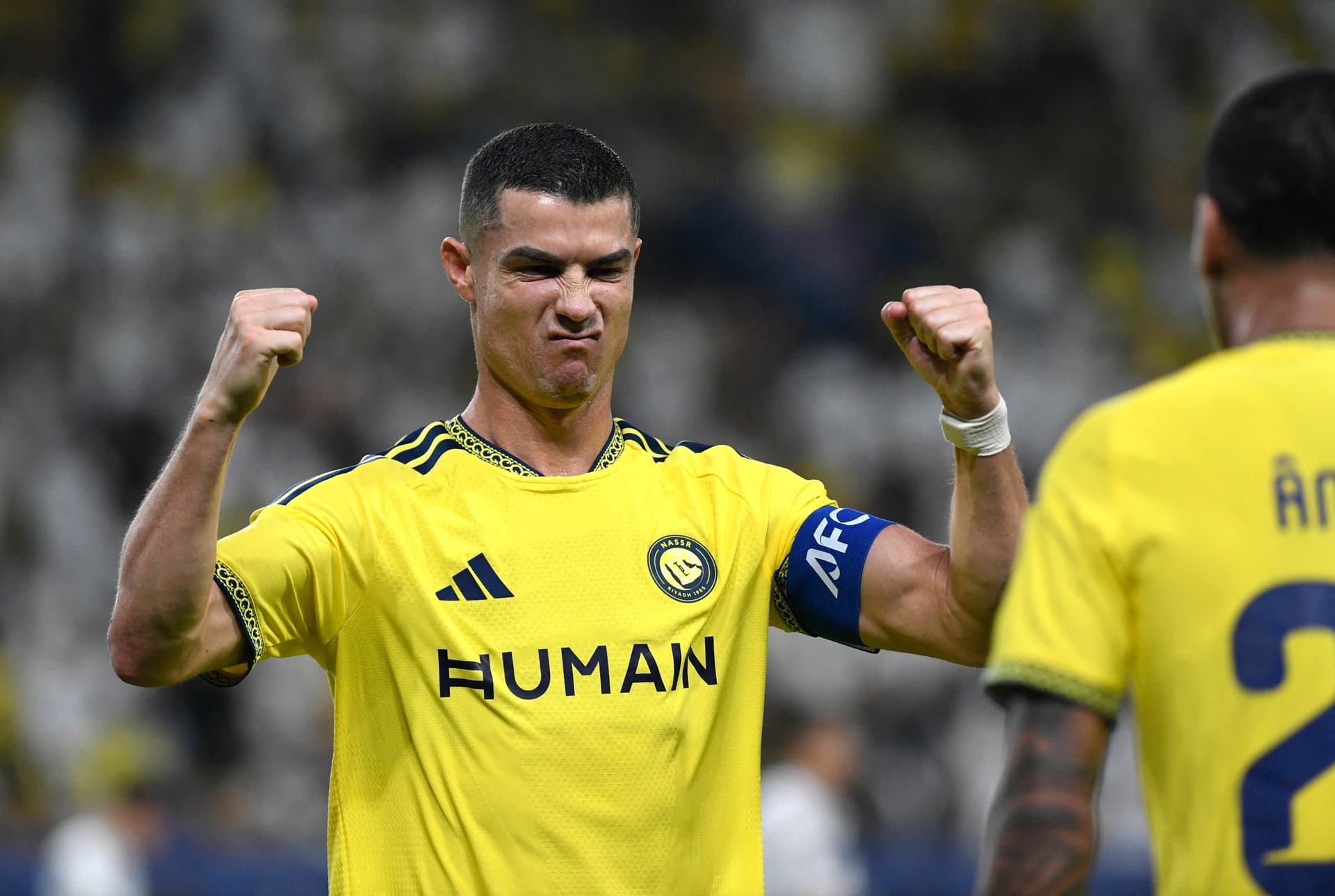 Cristiano Ronaldo realiza expresión con puños levantados