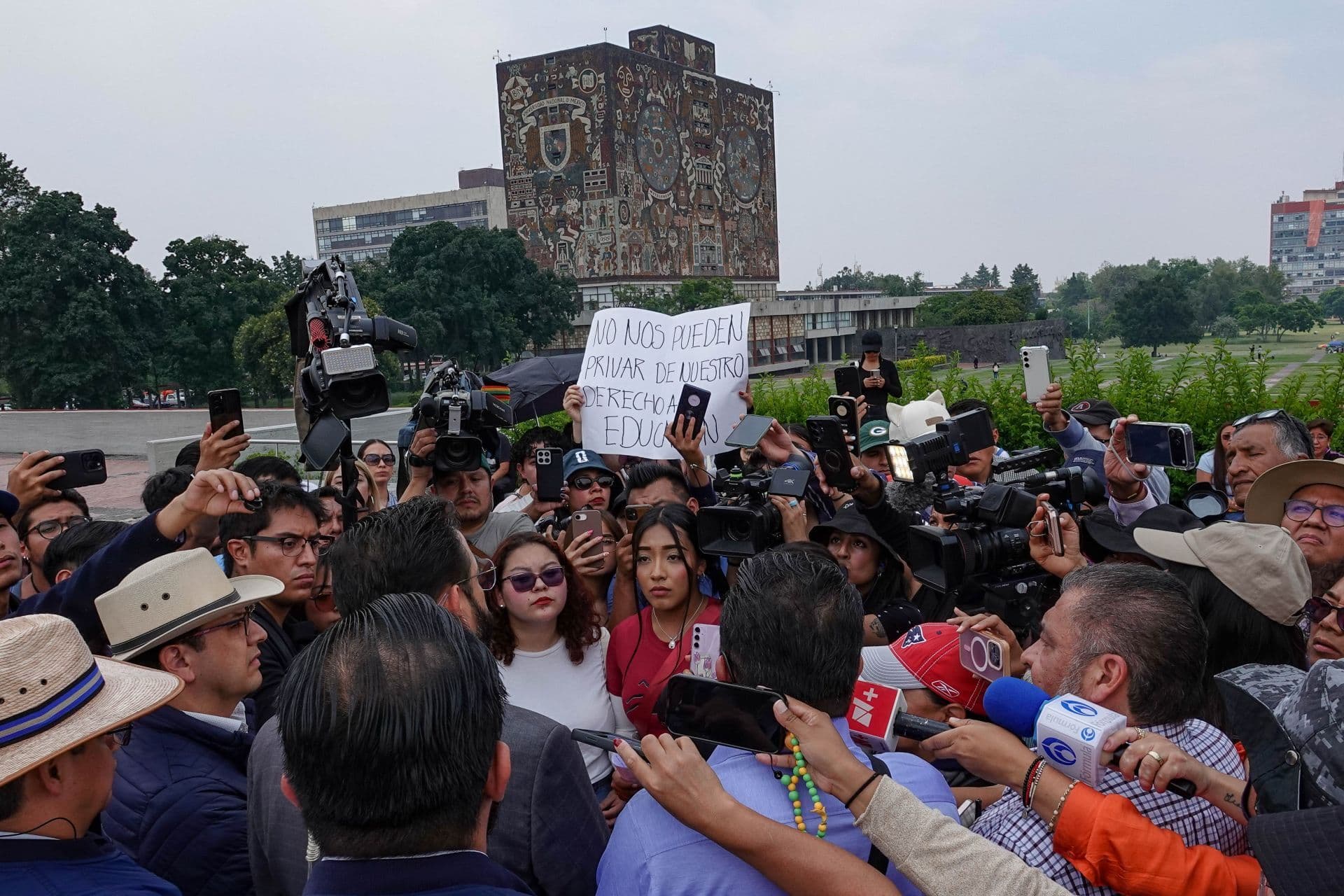 Protestas en UNAM tras controversia en examenes de ingreso a licenciatura 2026