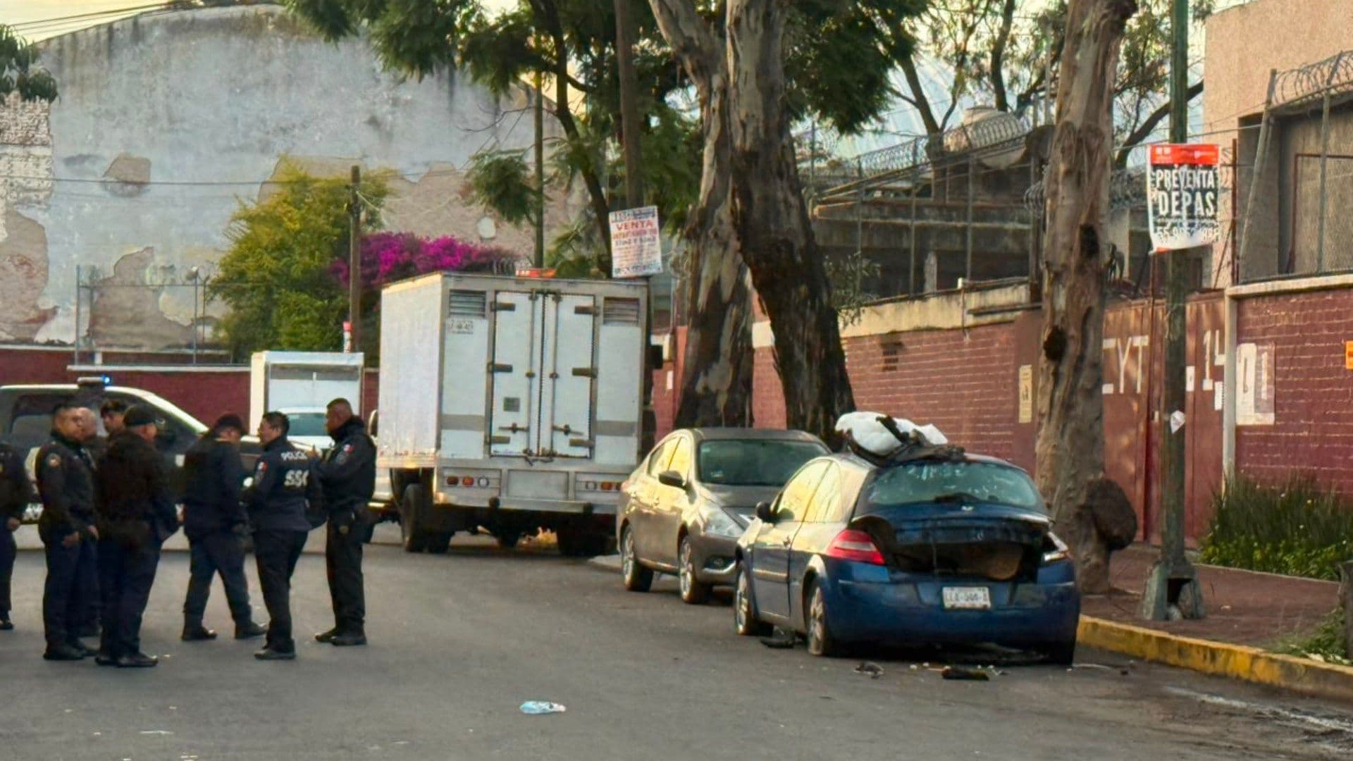 Hallan cuerpo en auto abandonado en la alcaldía Venustiano Carranza