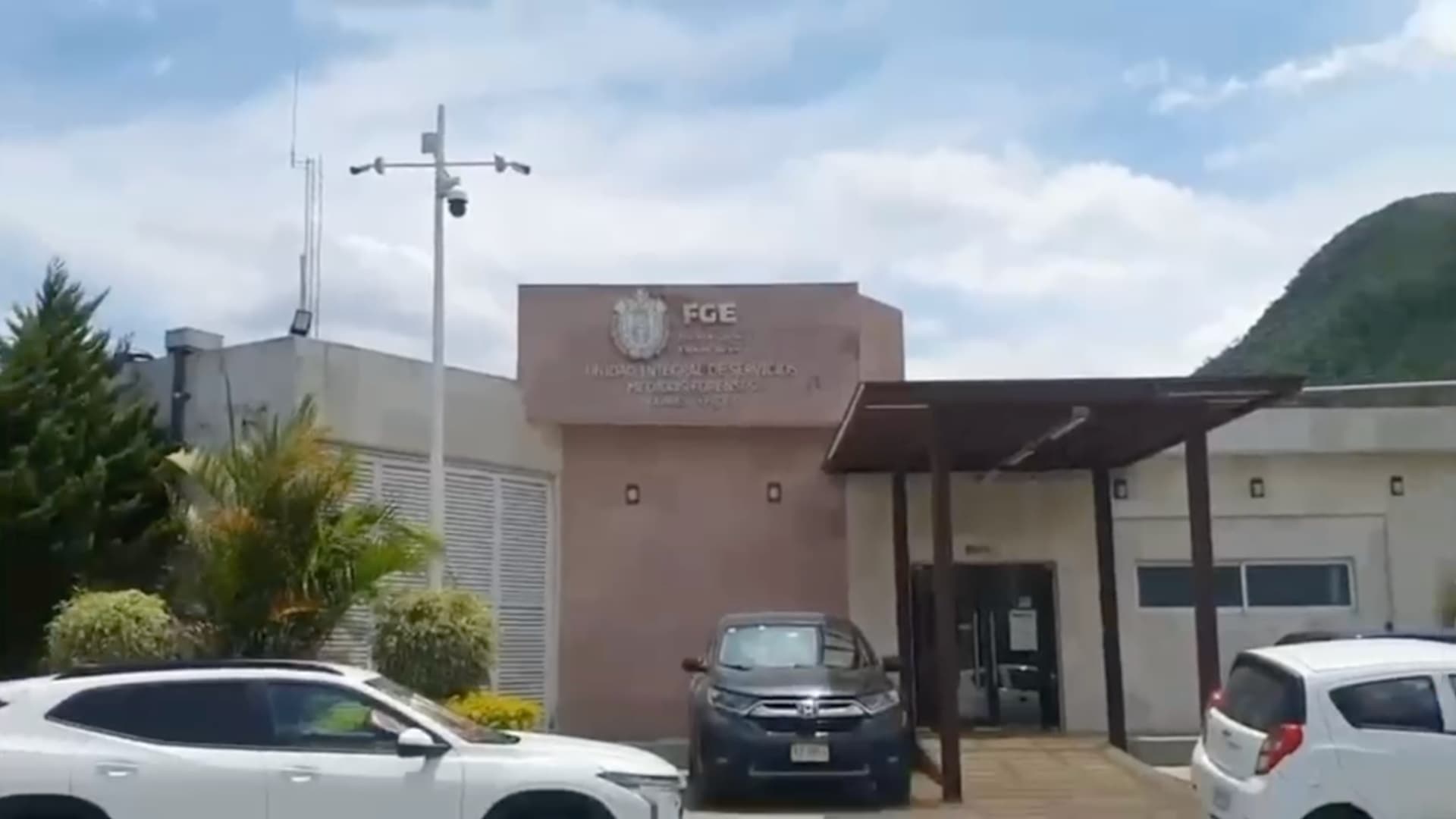 Entre los cuerpos encontrados en la autopista Orizaba-Puebla se encuentra una mujer. Foto: N+