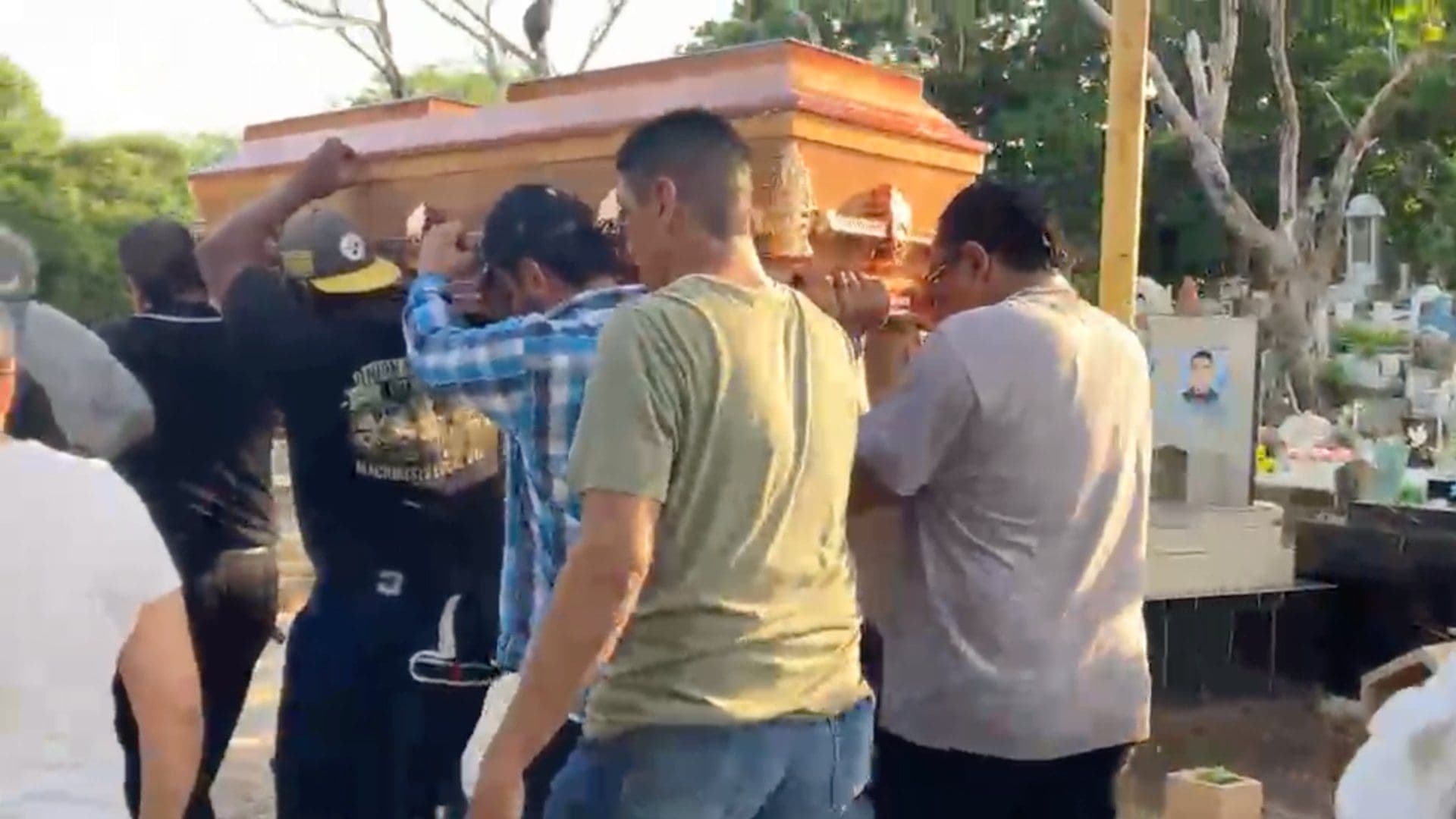 Familiares amigos despiden a la joven Melanie Michelle en el sur de Coatzacoalcos