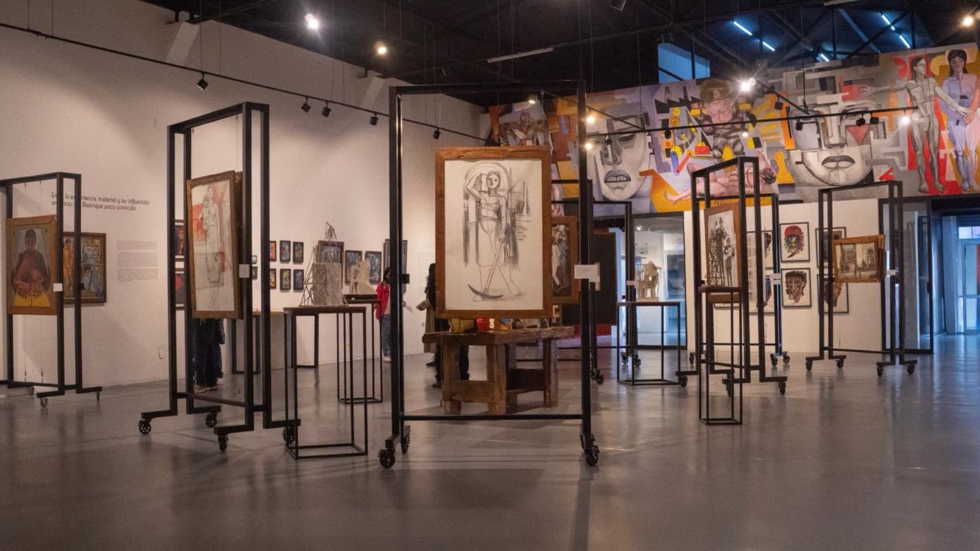 Más de 150 obras componen la muestra de Daniel Manrique en la Galería José María Velasco