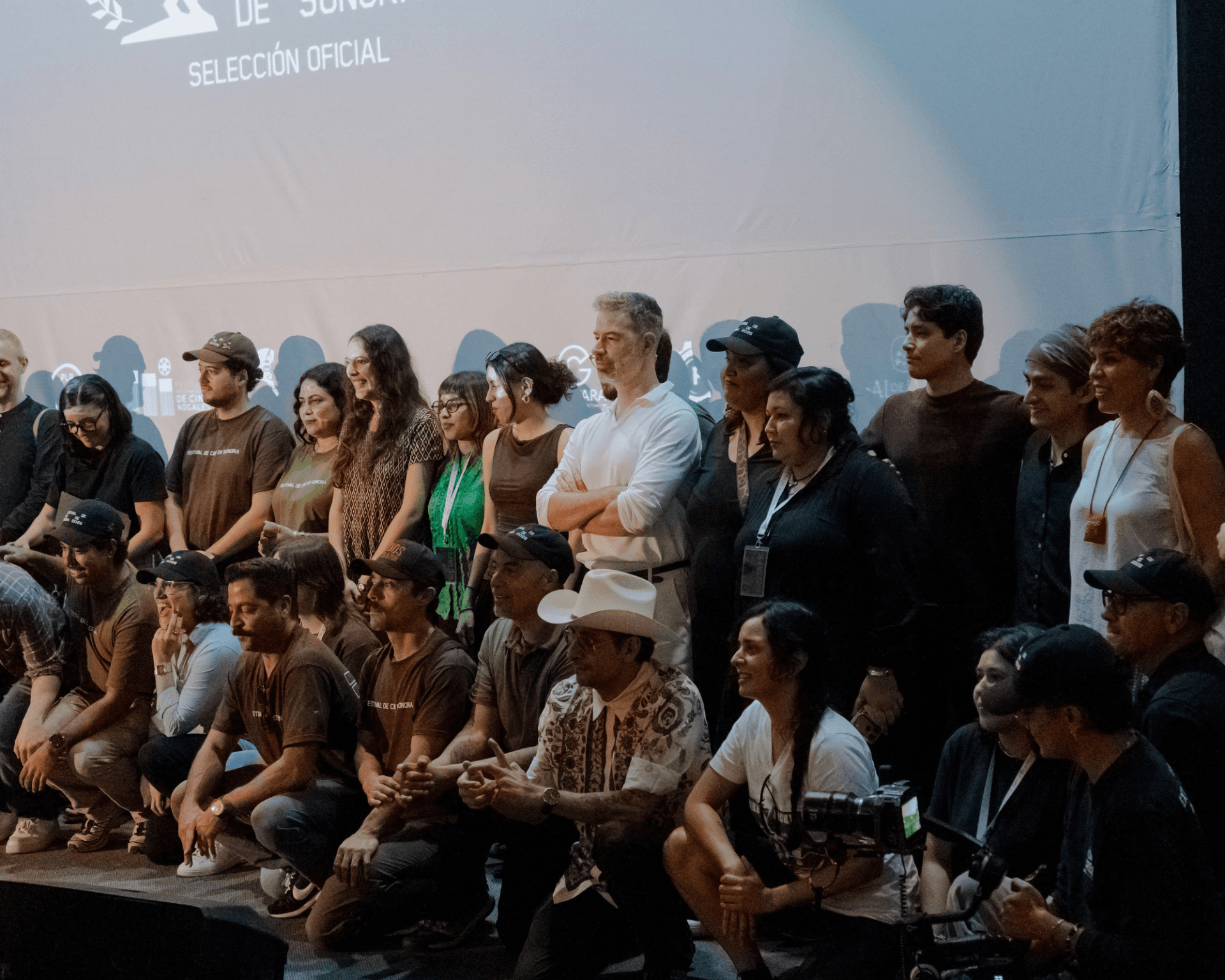 David Pablos apuesta por una historia que pone en primer plano la intimidad entre dos hombres y cuestiona los códigos de masculinidad en un entorno atravesado por la violencia.