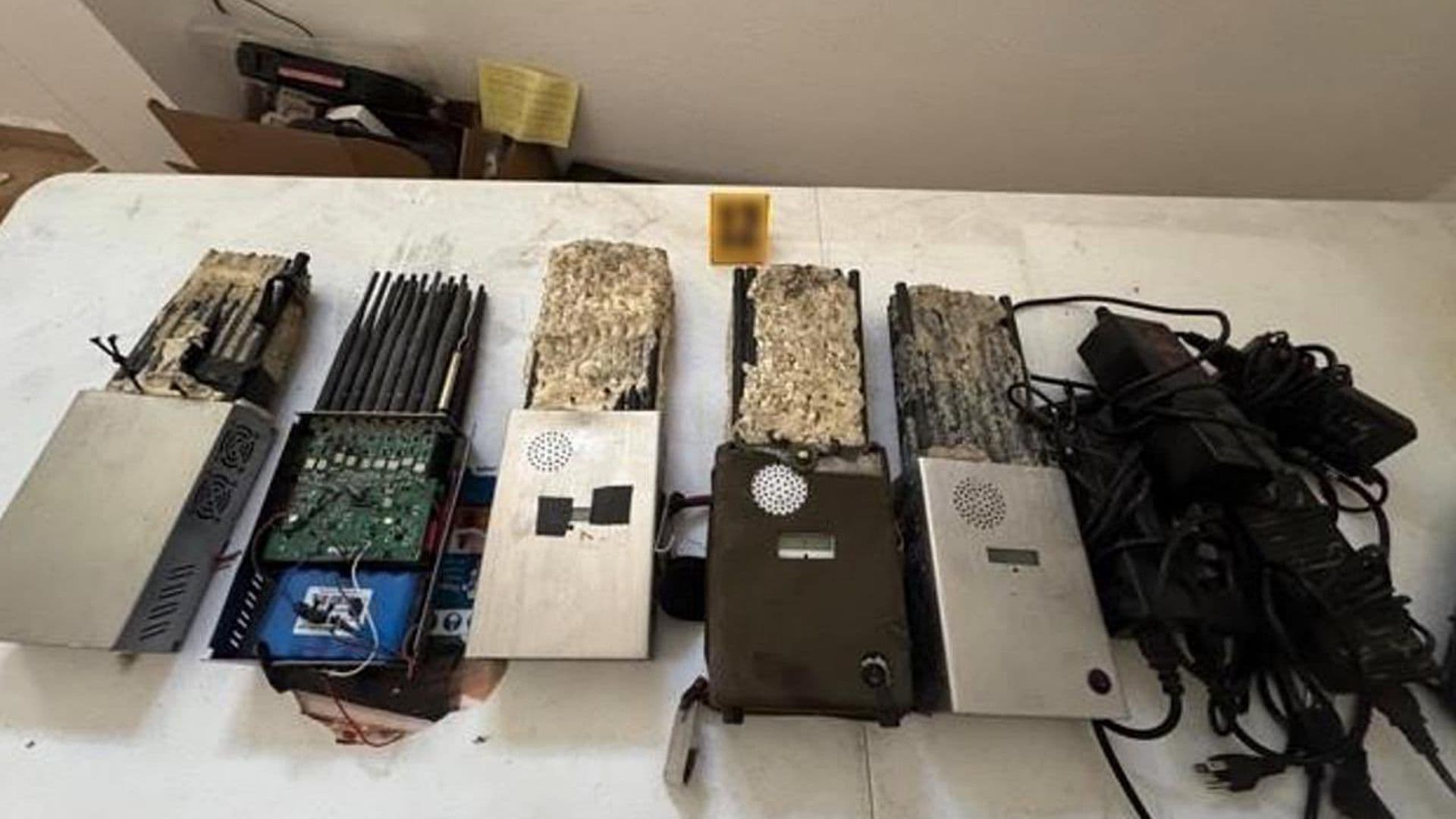Artefactos decomisados durante cateo en inmueble en San Luis Potosí. Foto: X @OHarfuch