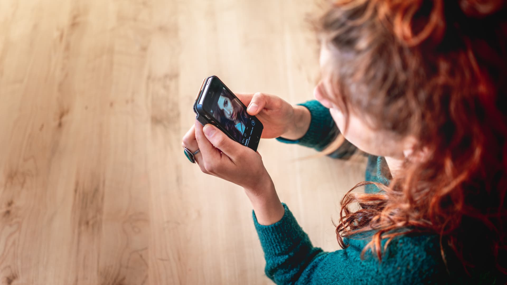 El uso de IA ha facilitado la creación de imágenes y videos falsos