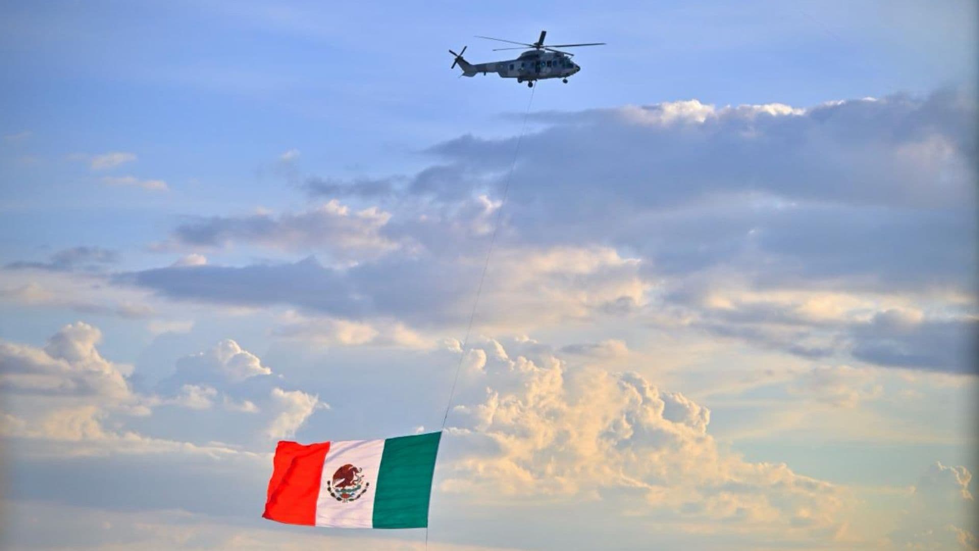 DEFENSA participa en show aéreo en el partido México vs Corea del Sur