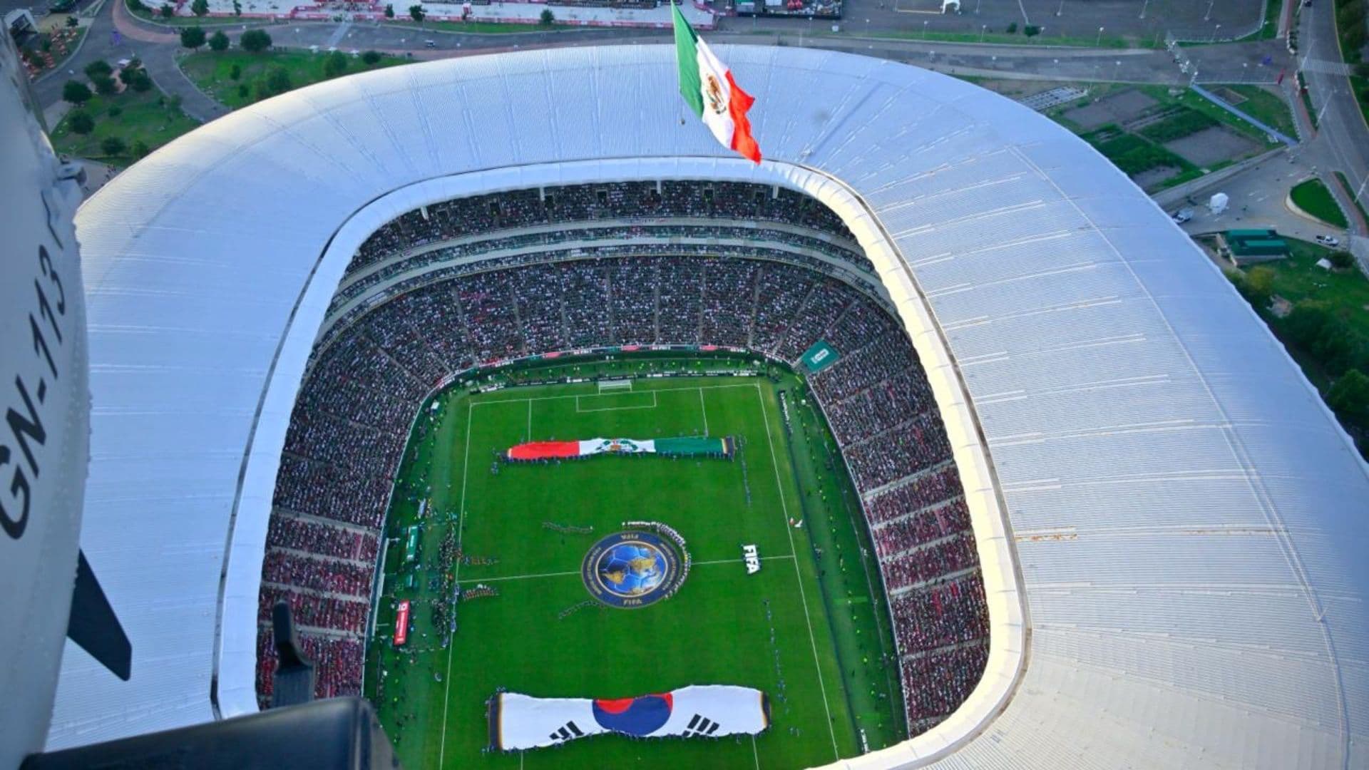 DEFENSA participa en show aéreo en el partido México vs Corea del Sur