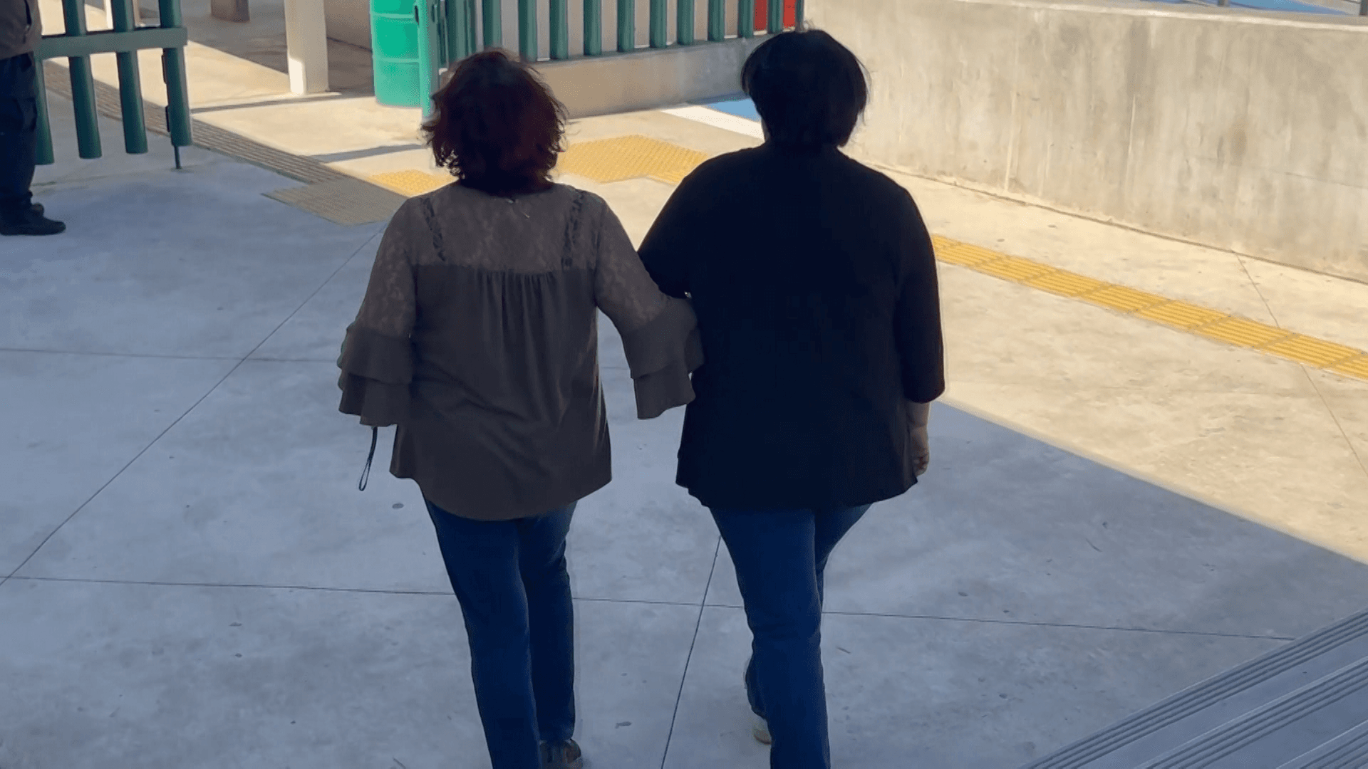Mujer Denuncia Presunto Hostigamiento de Guardias en Clínica del IMSS en Ensenada