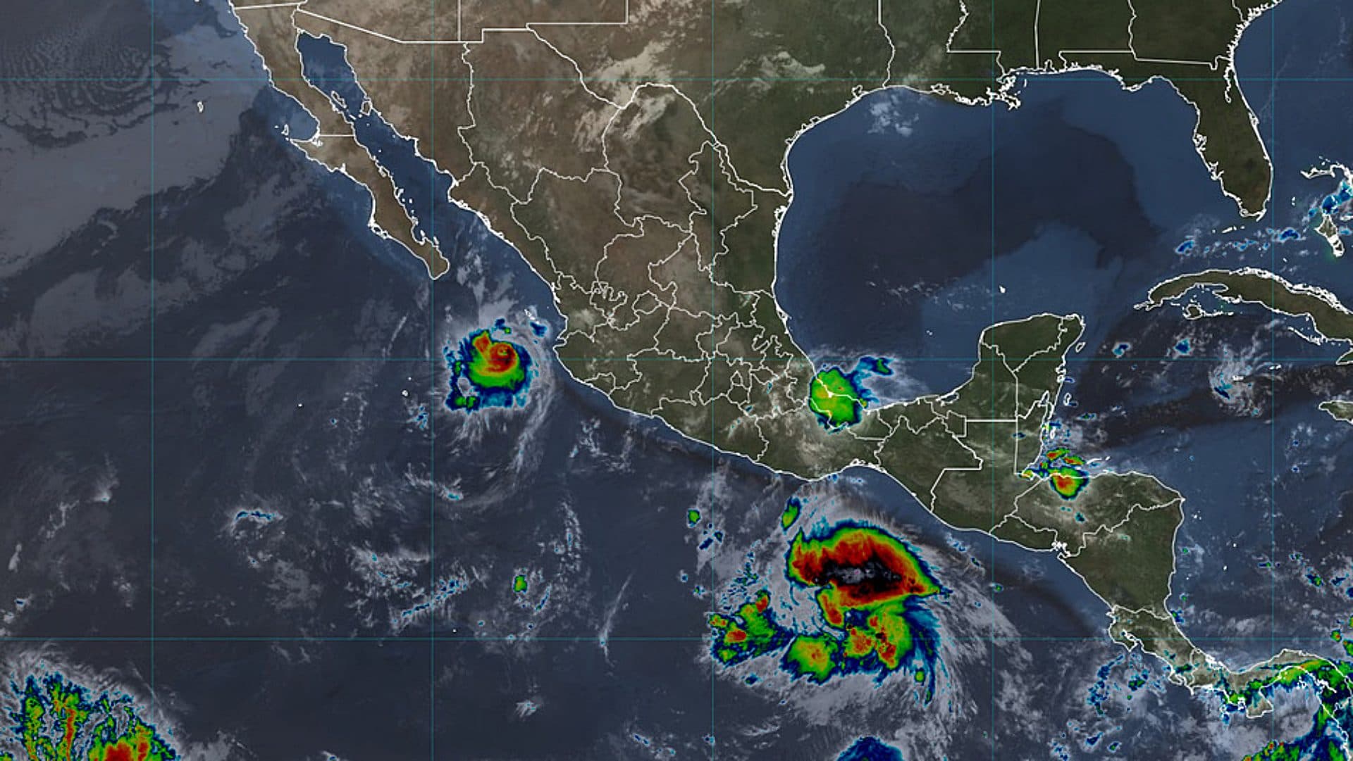 Imagen de satélite que muestra a la depresión tropical Veintiuno-E frente a Oaxaca. SMN