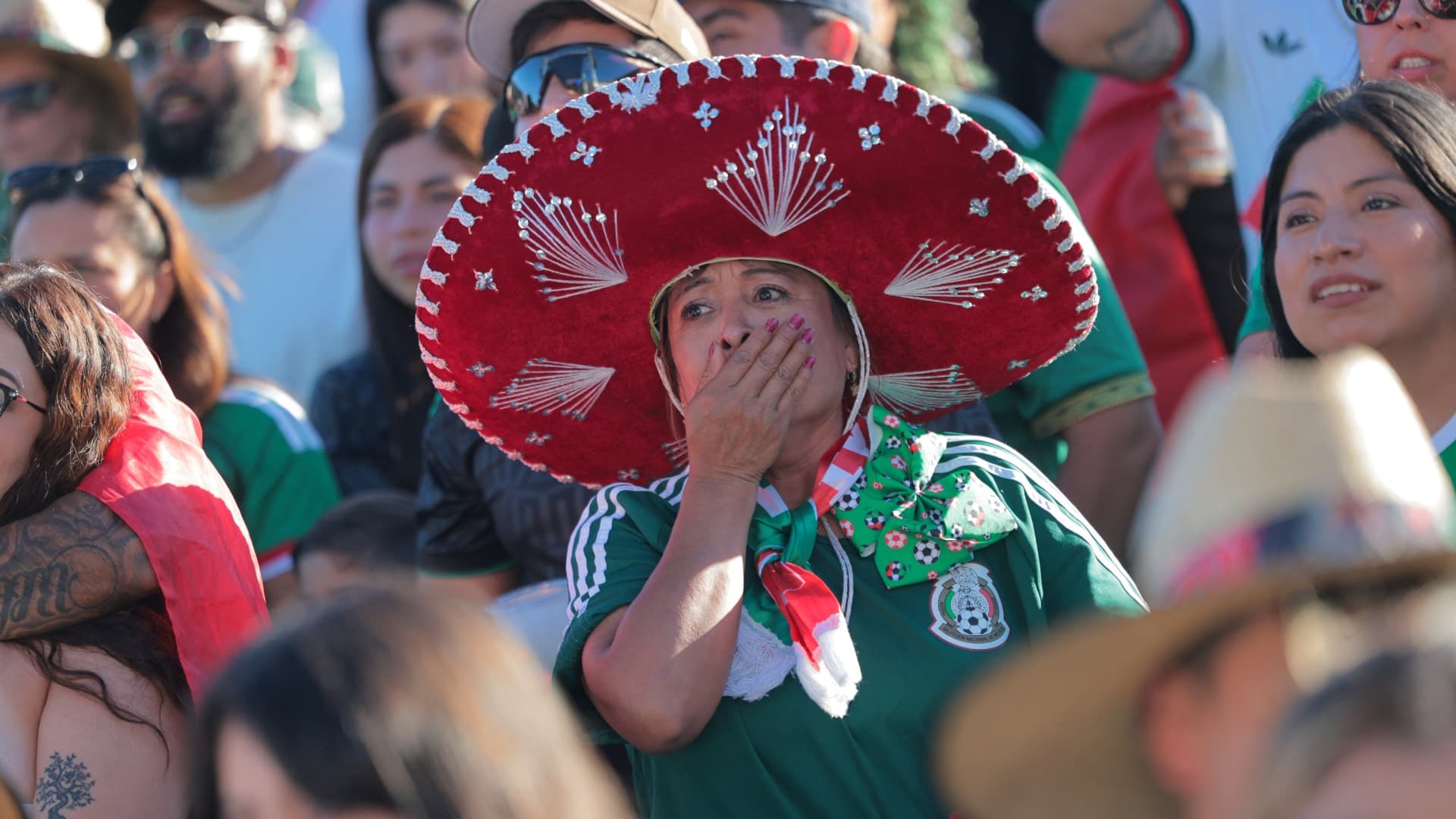 Reacción de aficionados luego de la derrota de la Selección Mexicana.