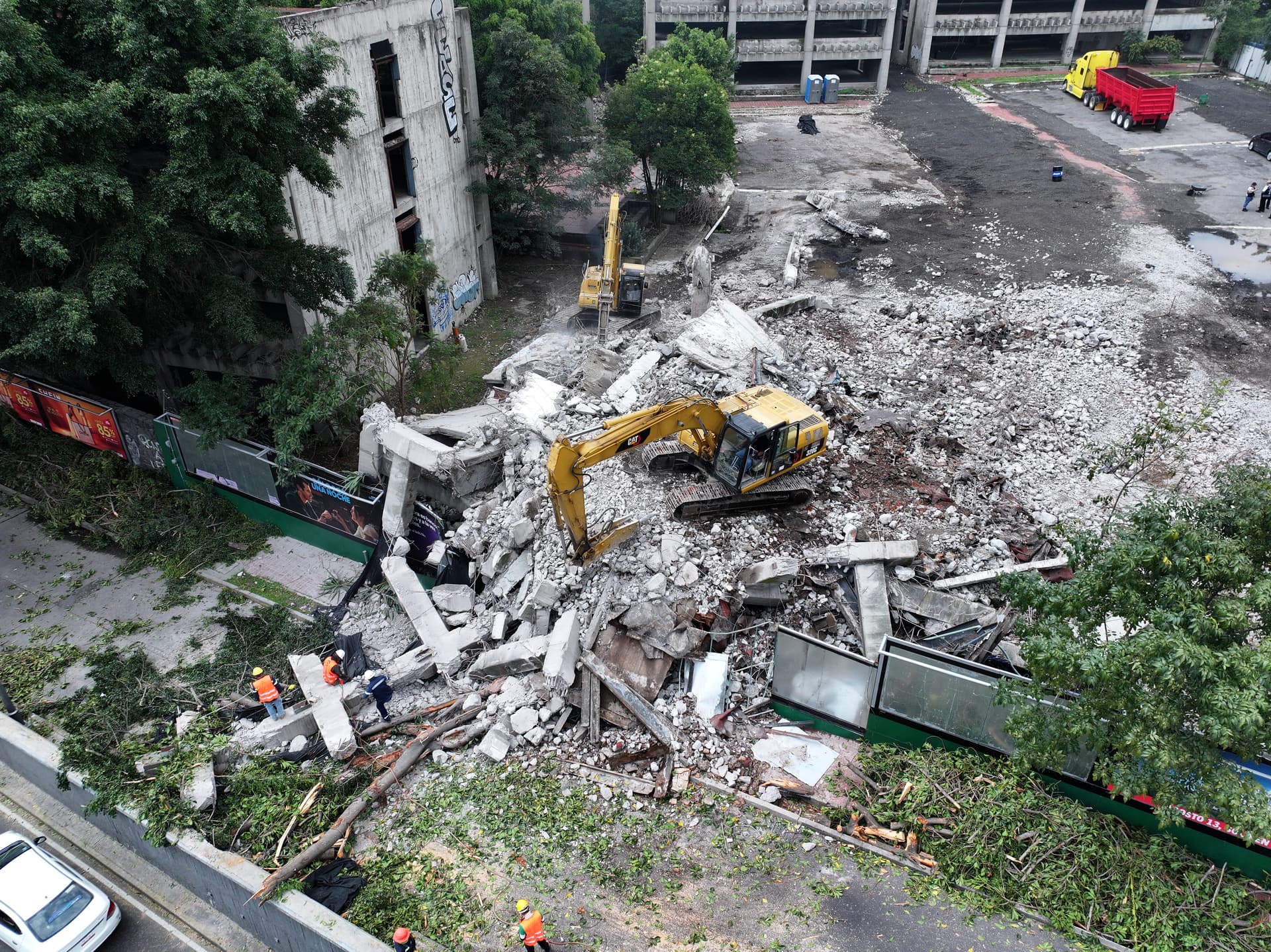 Derrumbe de edificio en Viaducto Miguel Alemán