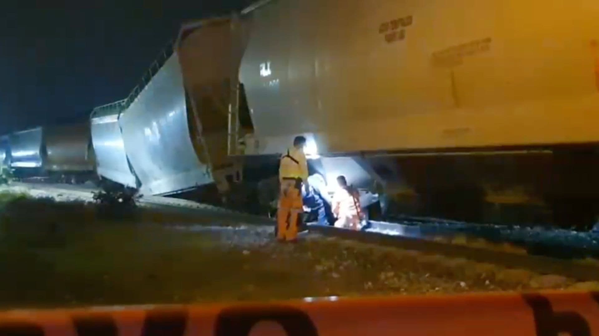 Descarrilamiento de tren genera momentos de tensión entre habitantes de Camerino Z Mendoza en Vercaruz