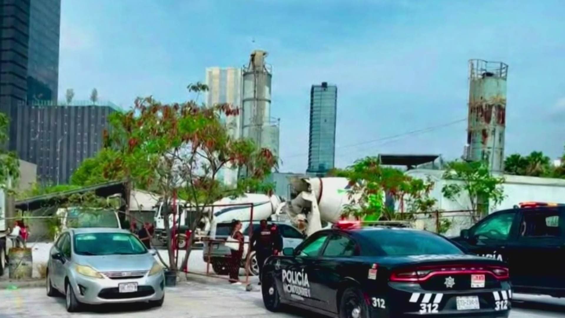 Policía de Monterrey Detiene a Tres Hombres por Robo en Cementera en Monterrey