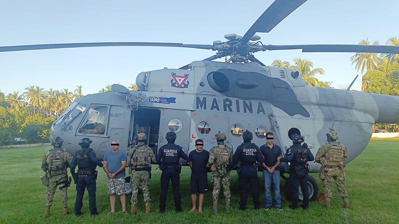 Detenidos durante cateo en Michoacán. Foto: X @GabSeguridadMX