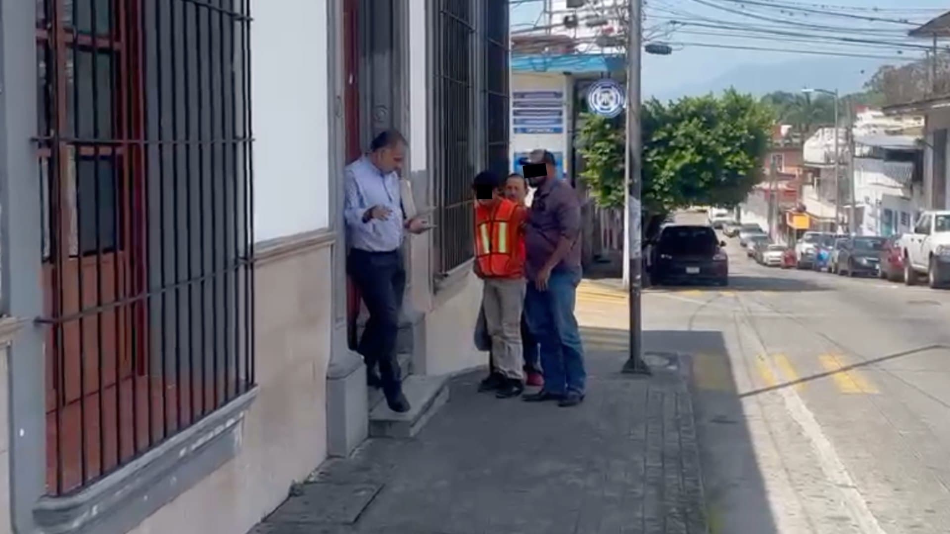 Detenido ingresando a las oficinas de la fiscalía en la zona centro de Veracruz