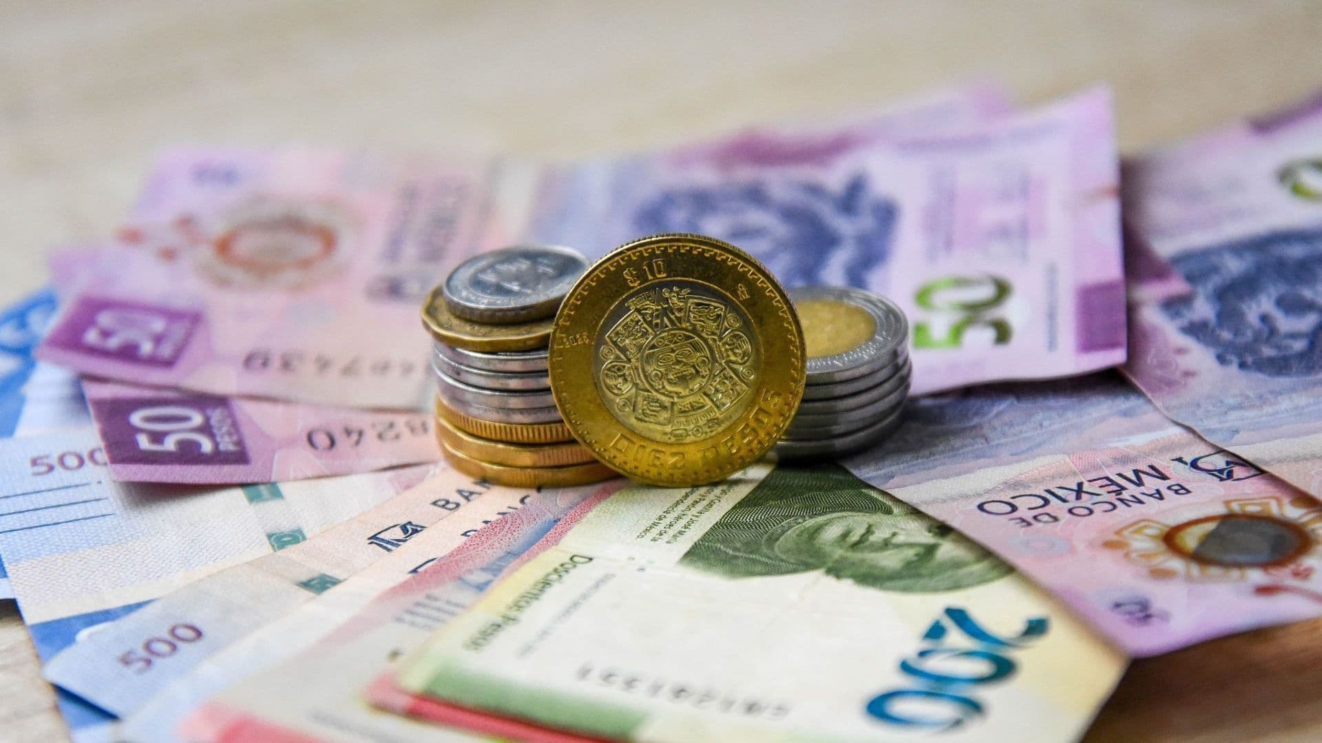Dinero monedas y billetes mexicanos