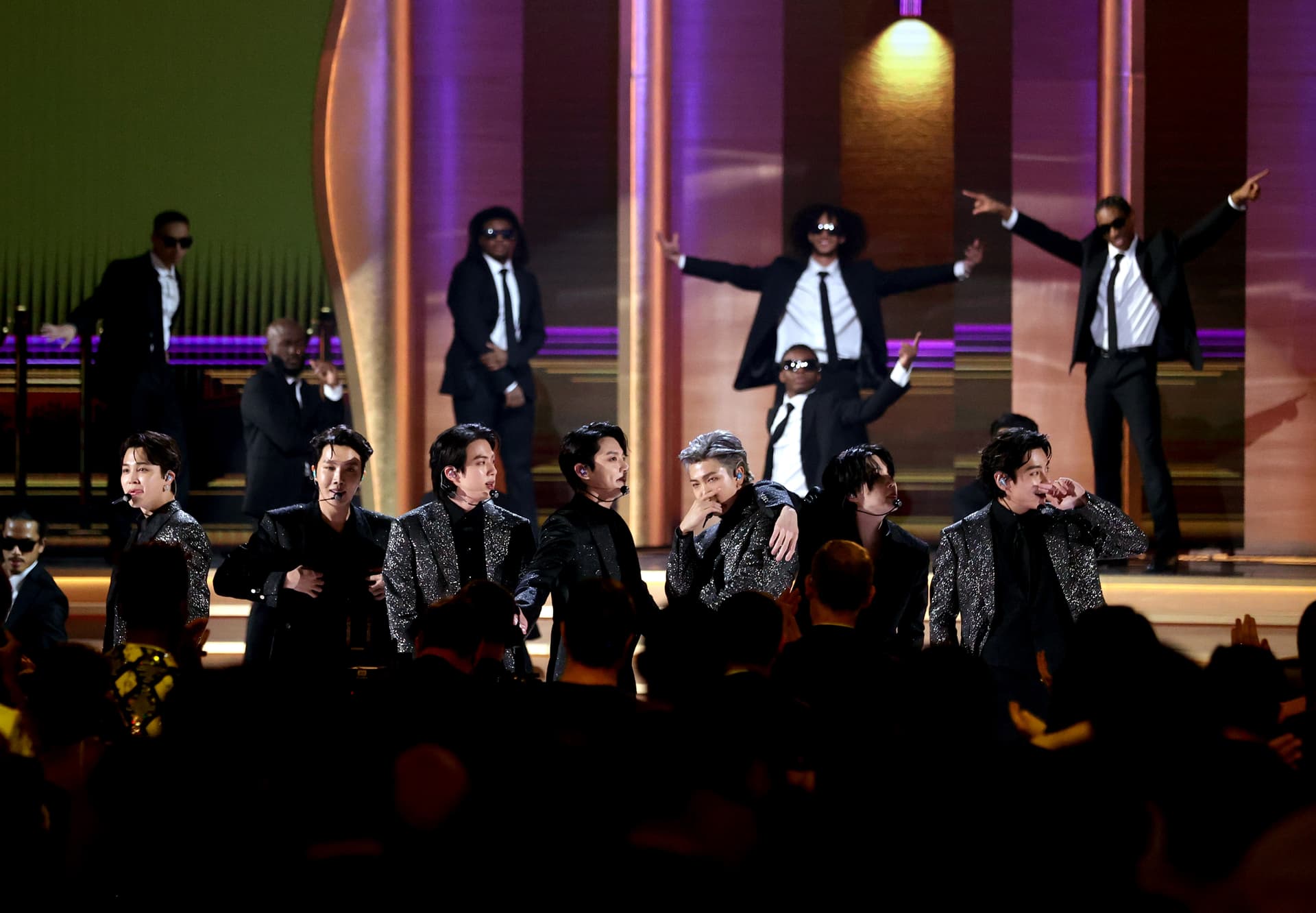 director-grammy-responde-renuncia-bts