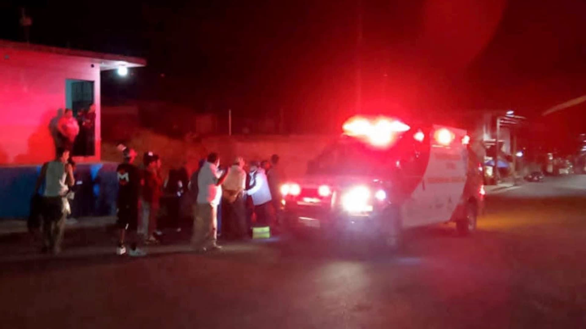 Un enfrentamiento familiar en Veracruz dejó un muerto y un herido. Las autoridades investigan el caso.