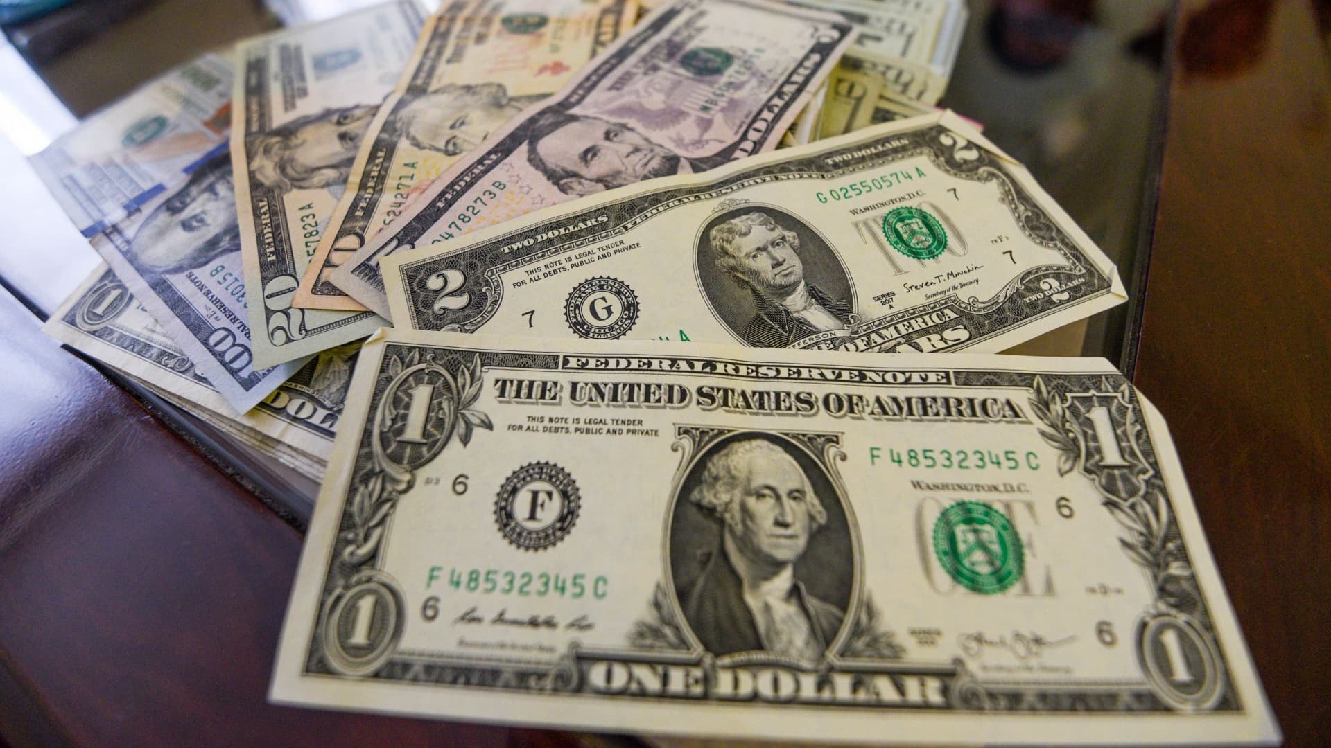 El Peso Mexicano Se Mantiene Fuerte Frente al Dólar Este Sábado 8 de Agosto de 2026