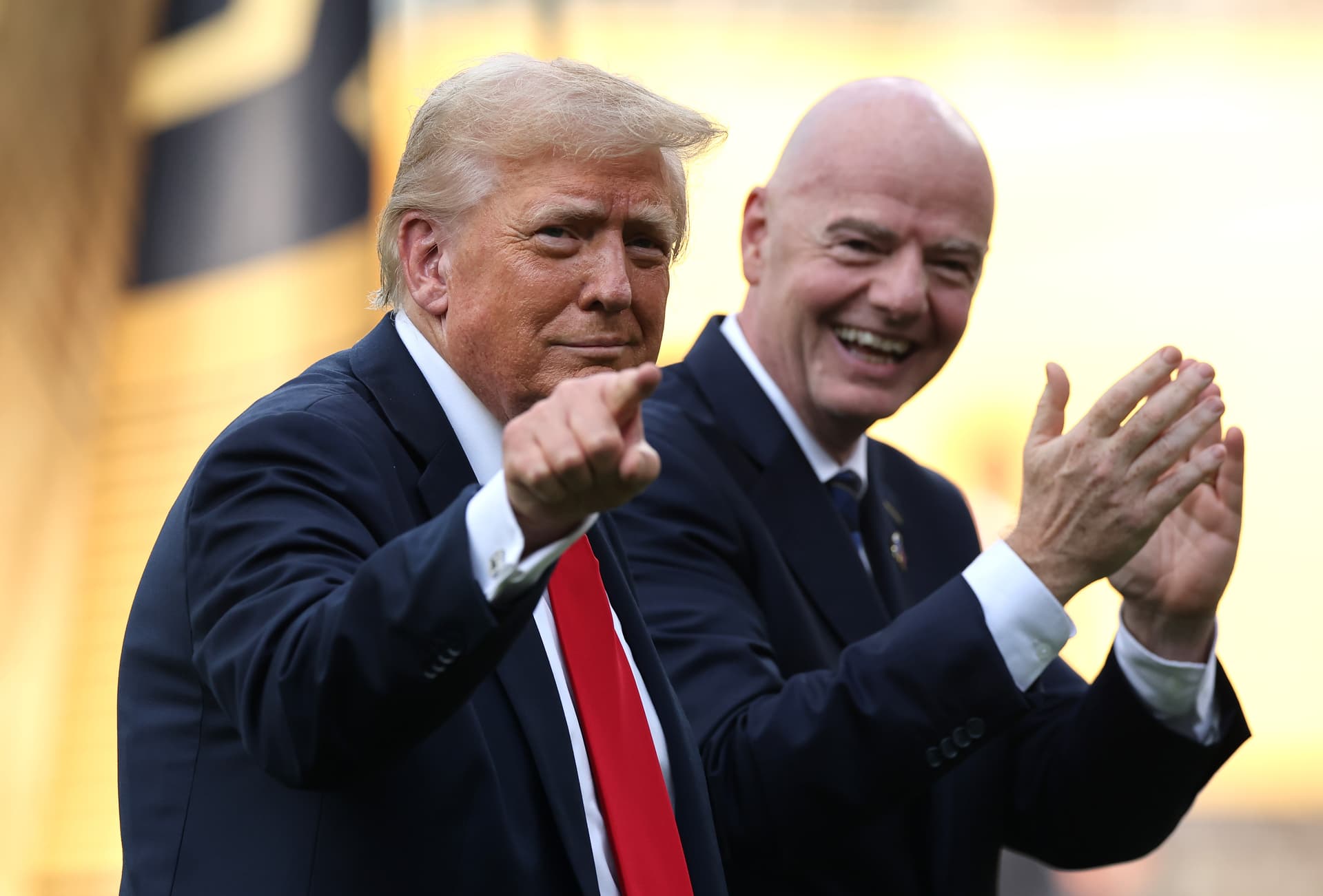 Donald Trump junto a Gianni Infantino