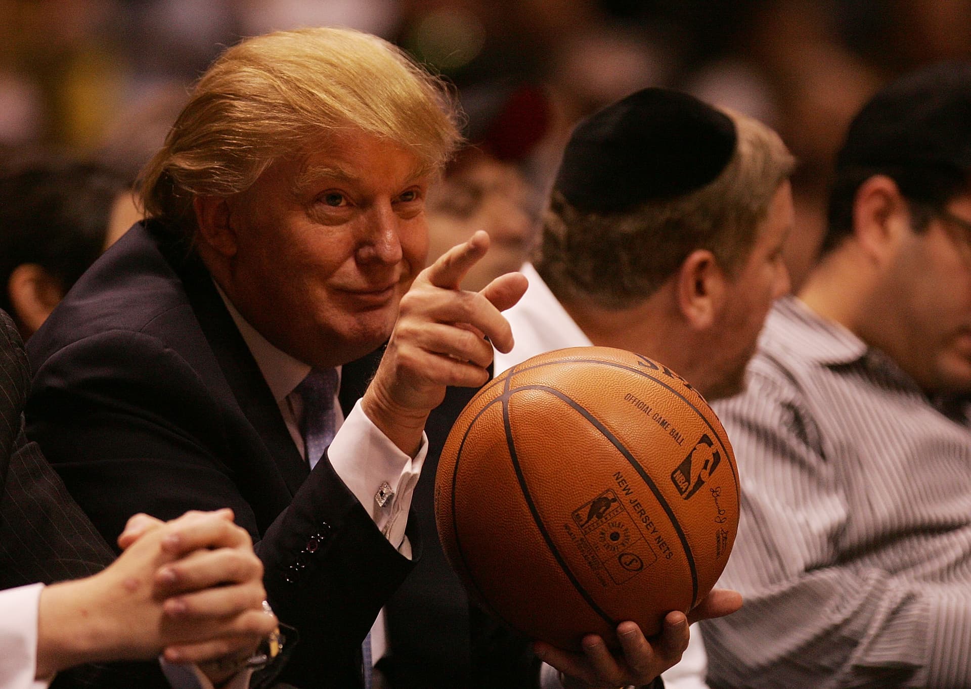 Donald Trump durante un partido de la NBA