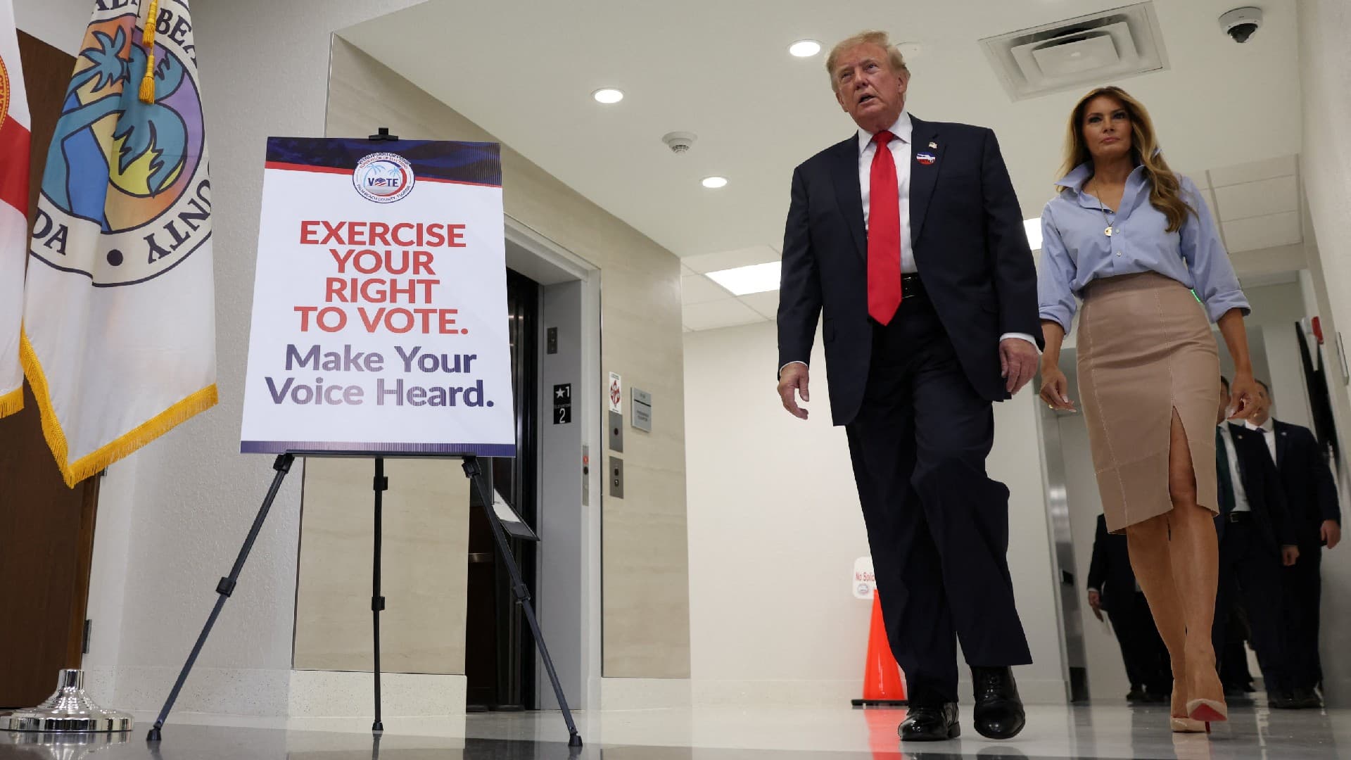 Trump Emite Voto en Elecciones de Medio Término en EUA; Obama Acusa 'Incompetencia' Histórica