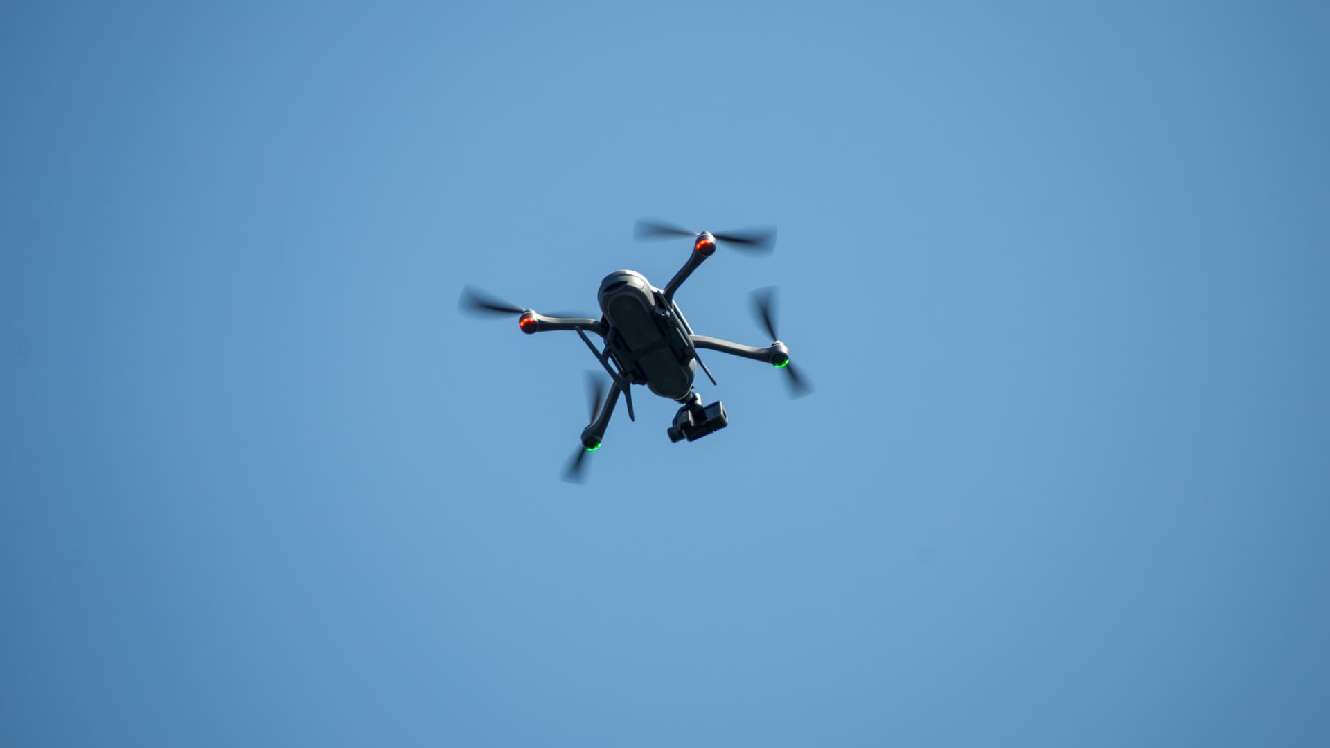 Ejército de EUA Usa Láser para Derribar Drones de Cárteles Mexicanos en la Frontera