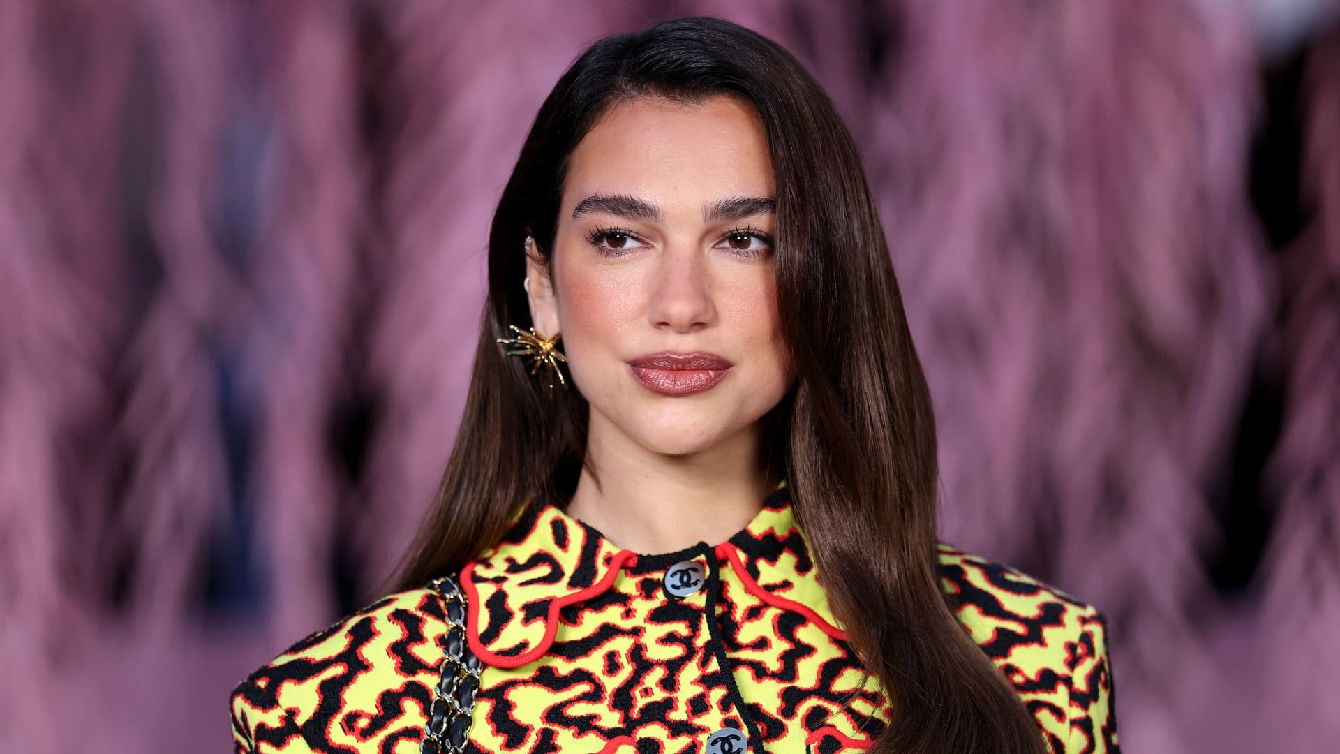 Dua Lipa Apoya Protestas en Albania contra Proyecto de Hija de Donald Trump