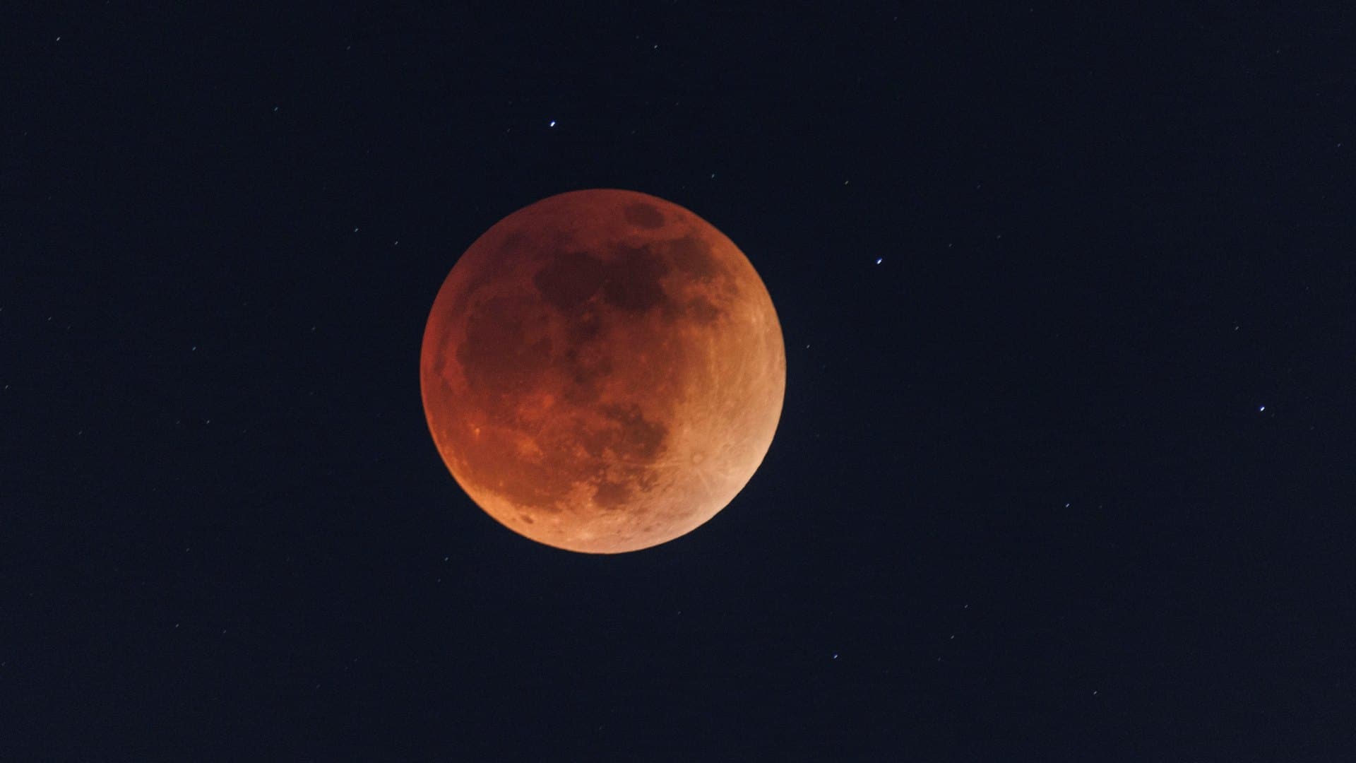 Eclipse Lunar Agosto 2026. A qué hora inicia y con qué fenómeno coincide