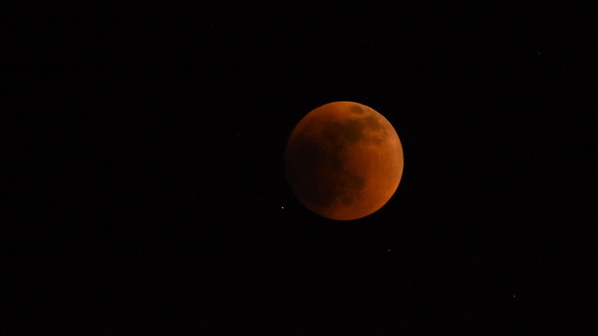 Eclipse lunar