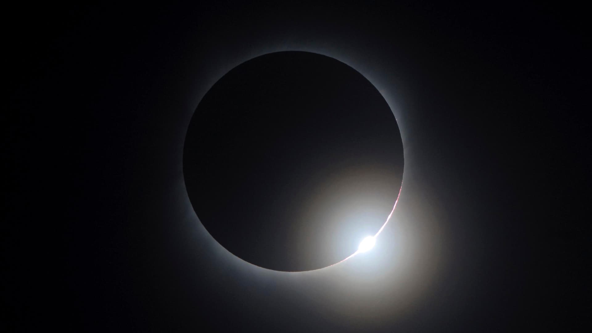 Eclipse Solar Total Más Largo del Siglo 21: Un Día Como Hoy Ocurrió y Duró 6 Minutos y 39 Segundos
