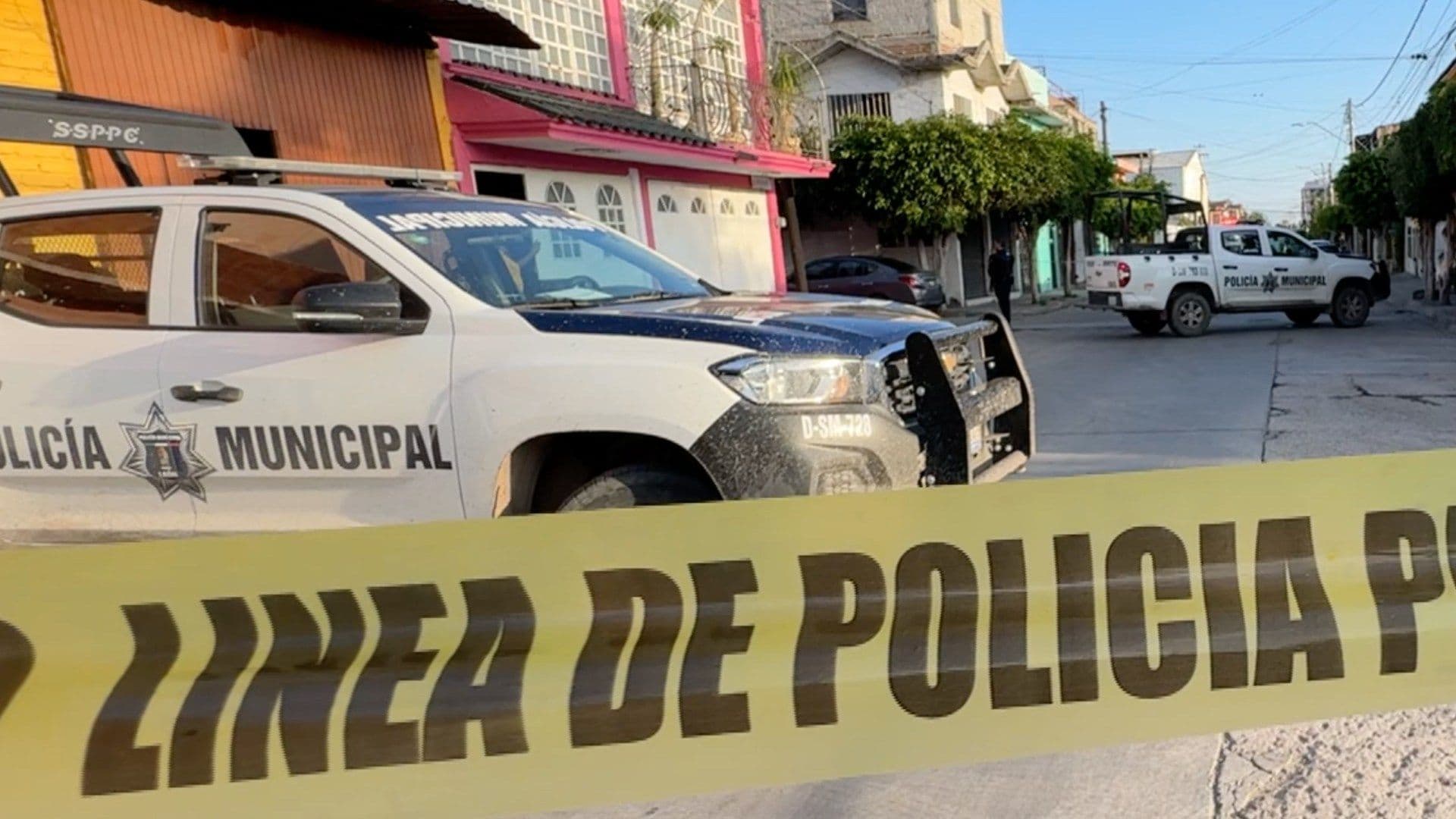 Un joven de nombre Fernando de 25 años de edad, fue asesinado a balazos en calles de la colonia Jardines de San Miguel en León, frente a una refaccionaria de bicicletas donde trabajaba.