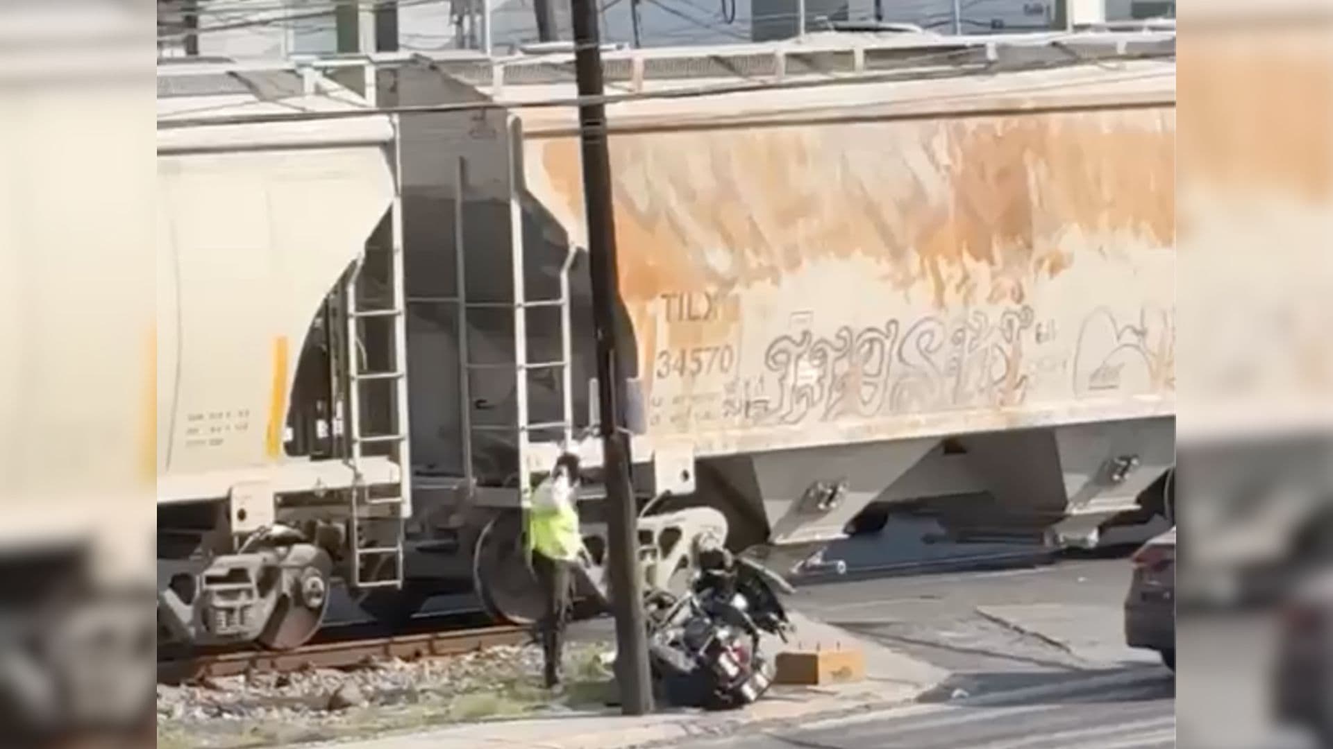 Tren embiste motocicleta de tránsito