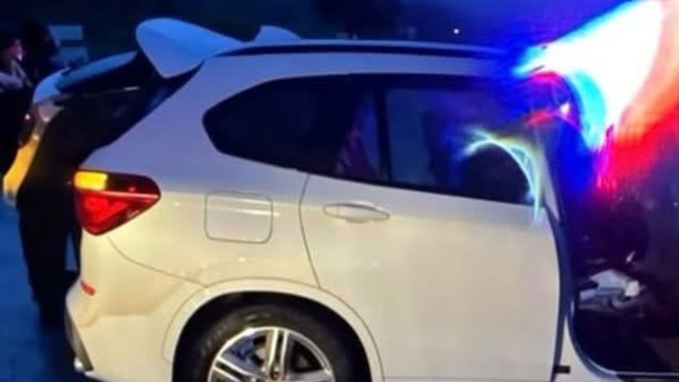 Aseguraron una camioneta con uniformes y placas falsas de Oaxaca.