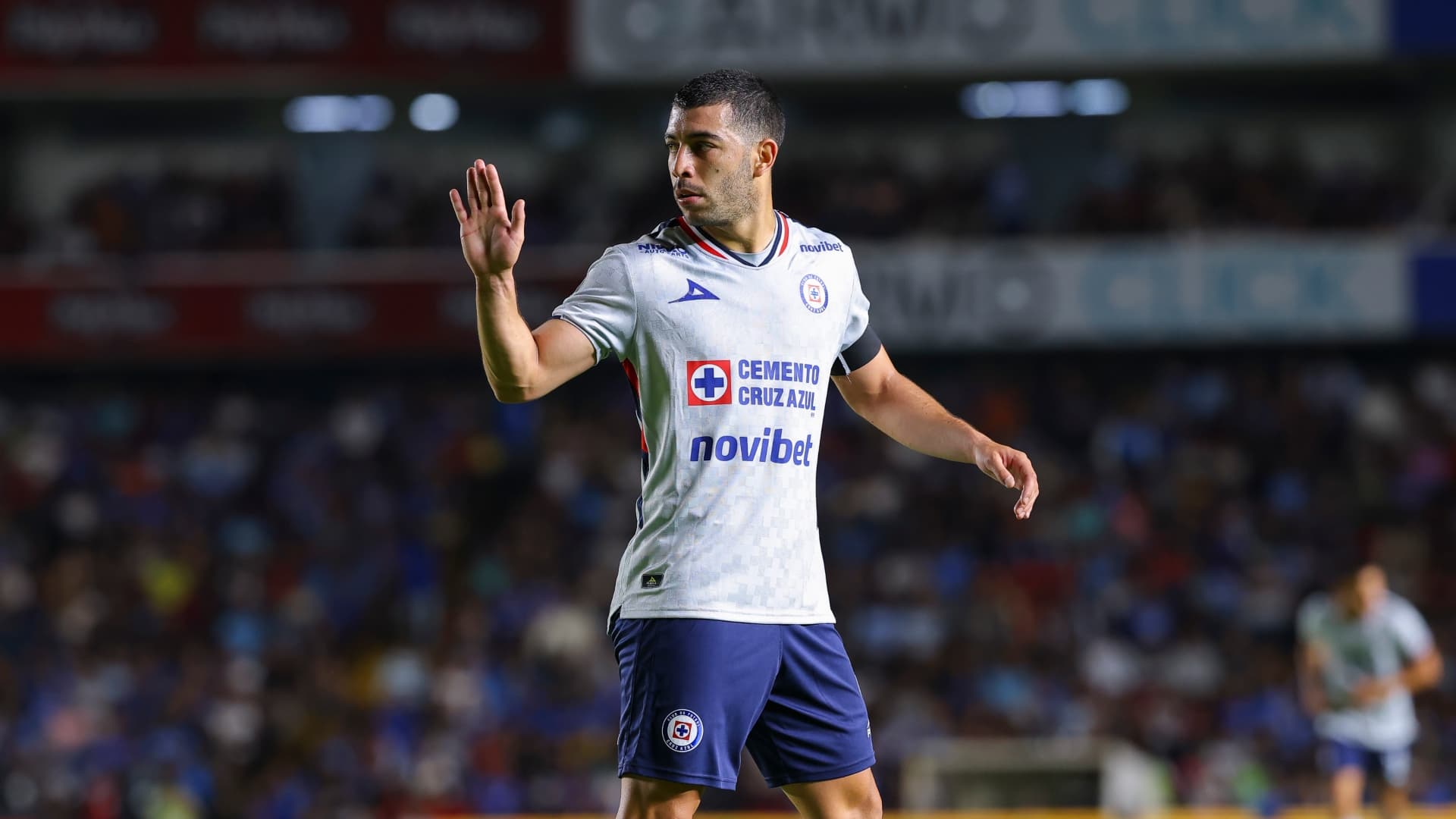 Erik Lira portó la playera de La Máquina celeste durante 4 años, en los que levantó varios trofeos de campeón.