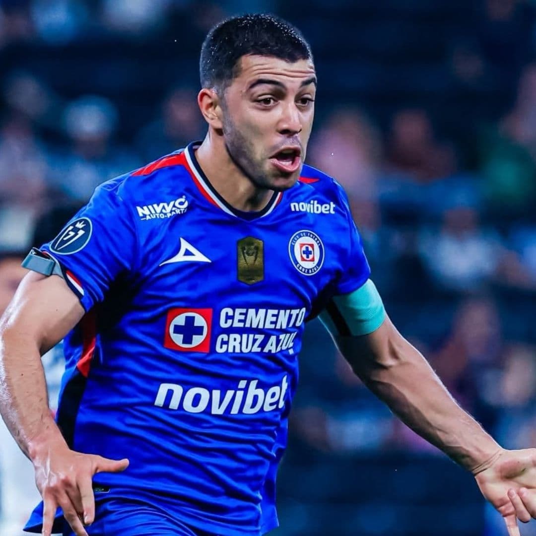 Erik Lira ha brillado con Cruz Azul y con la Selección Mexicana, lo que ha llamado la atención de clubes internacionales.