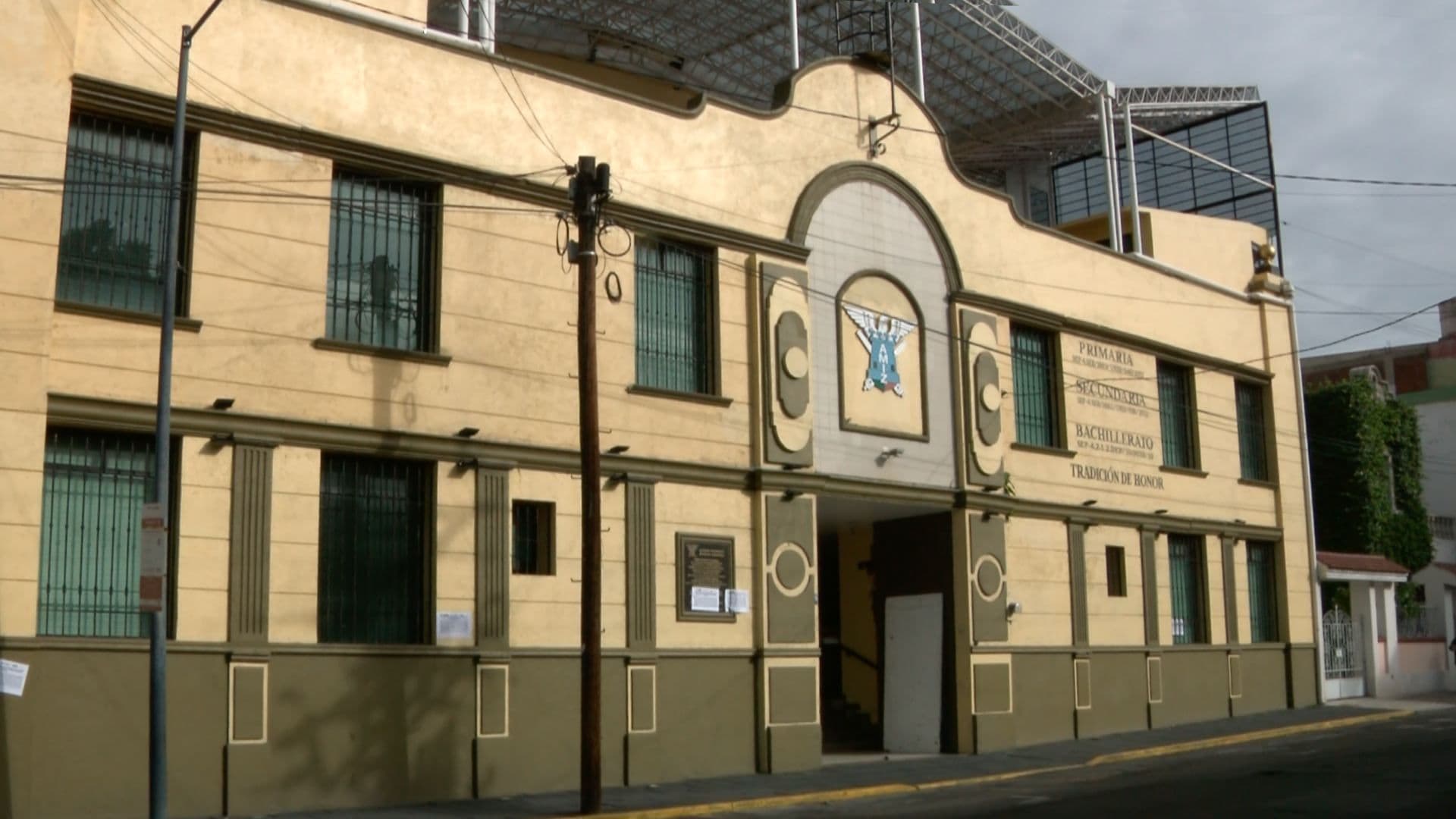 Colocan sellos de suspensión en la Academia Militarizada Ignacio Zaragoza en Puebla.