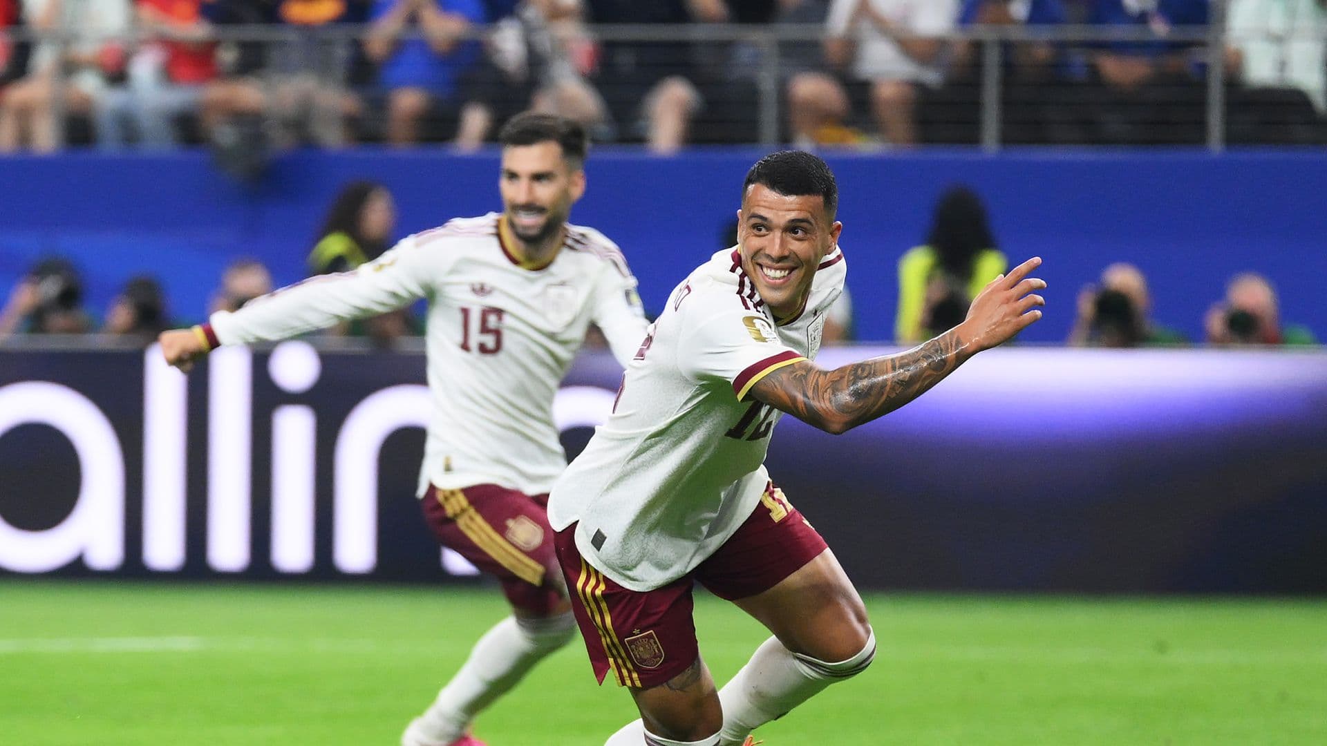 Pedro Porro celebra su gol en el Francia vs España del Mundial 2026.