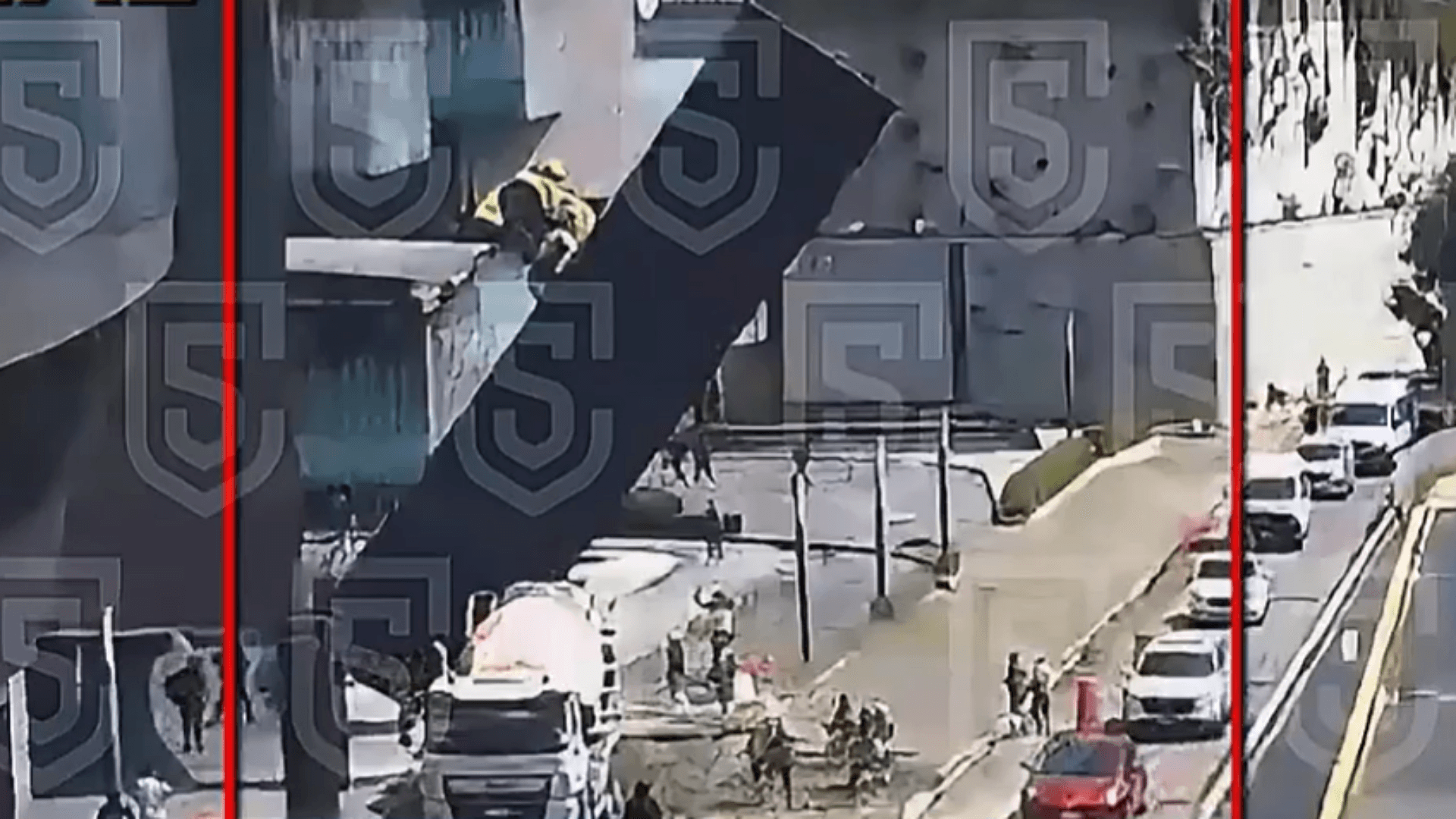 Momento en que espectacular cae sobre vehículo en Interlomas. Foto: Captura de pantalla