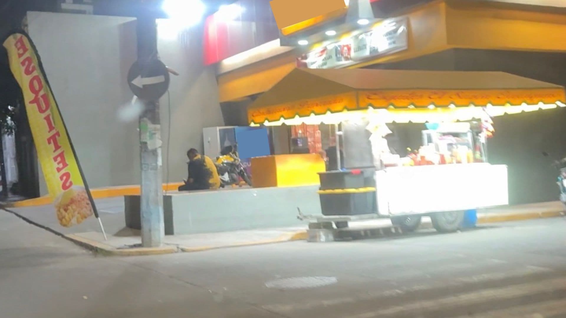 Fueron usuarios de redes sociales quienes expusieron el presunto maltrato contra el perrito. Foto: JoseRa Sanz