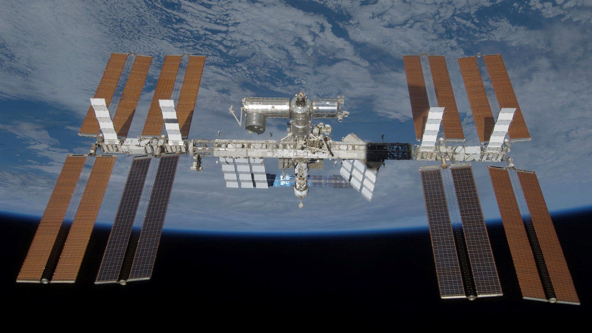 NASA Ordenó a Astronautas Refugiarse: ¿Qué Pasó en Estación Espacial Internacional?
