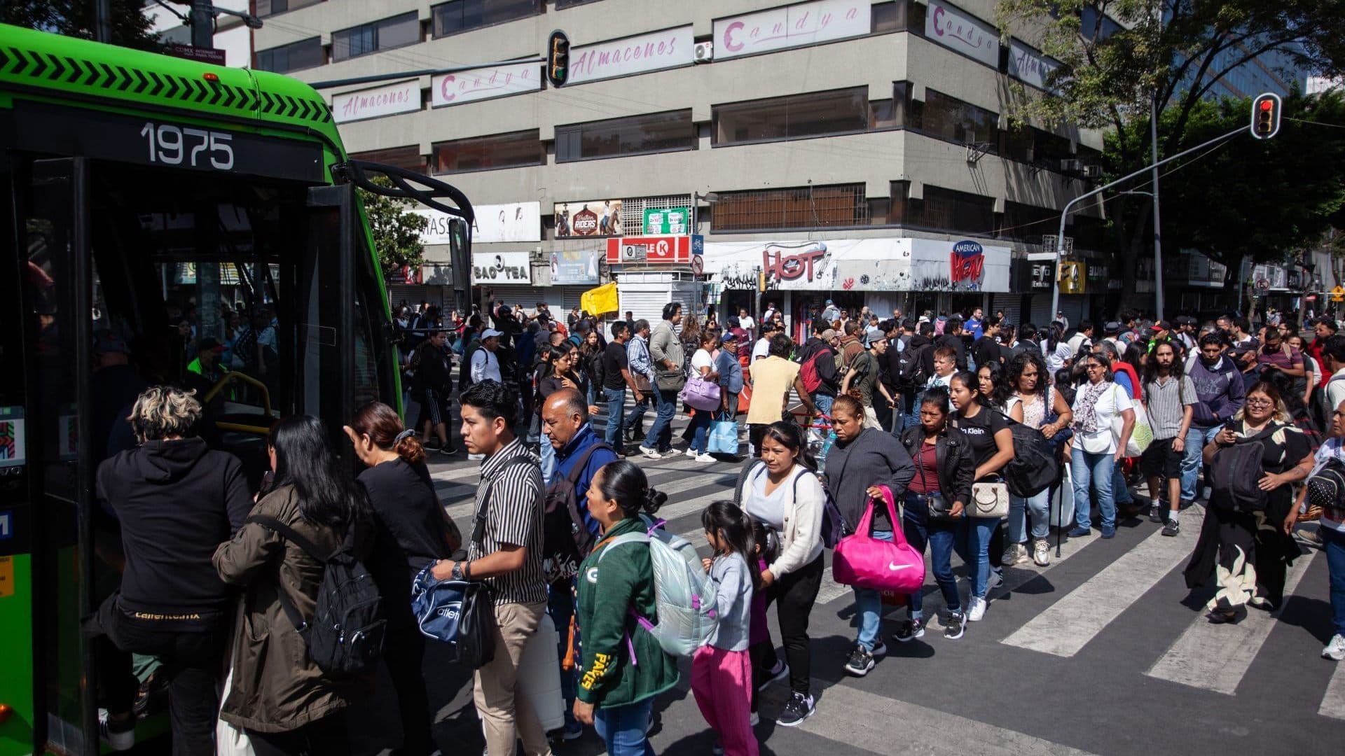 Servicio de RTP por estaciones ecrradas de la Línea 2 del Metro