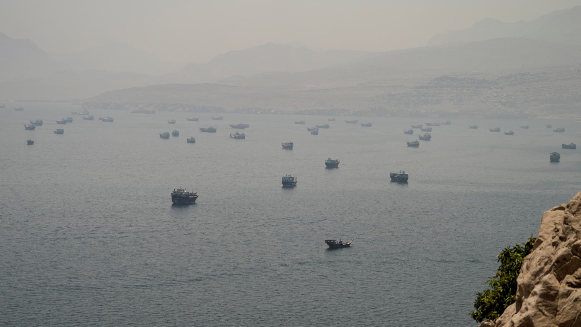 Buques anclados en el estrecho de Ormuz