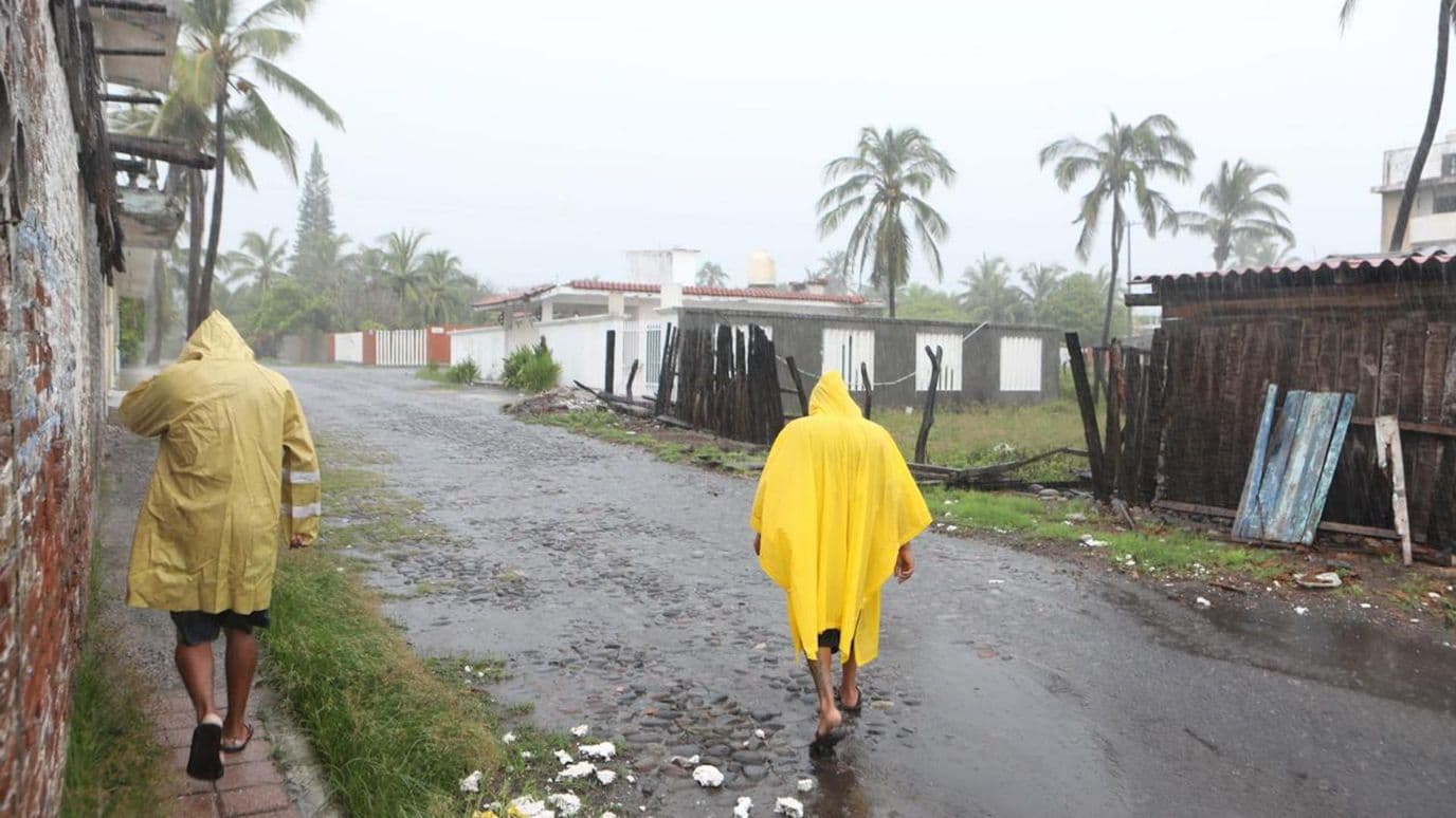 Afectaciones por huracán Simon en Colima