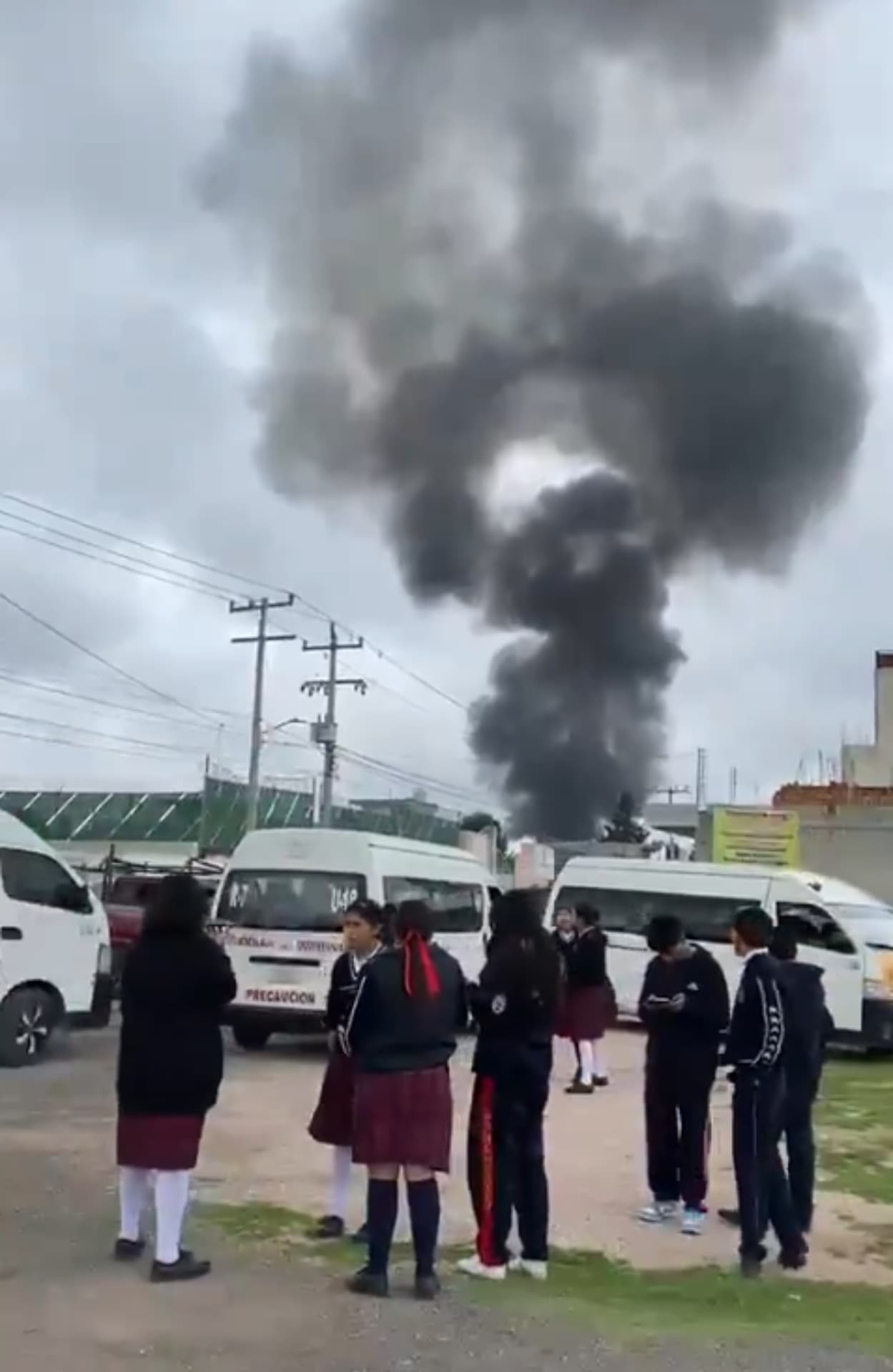 Los alumnos fueron enviados a sus casas mientras atienden la emergencia.